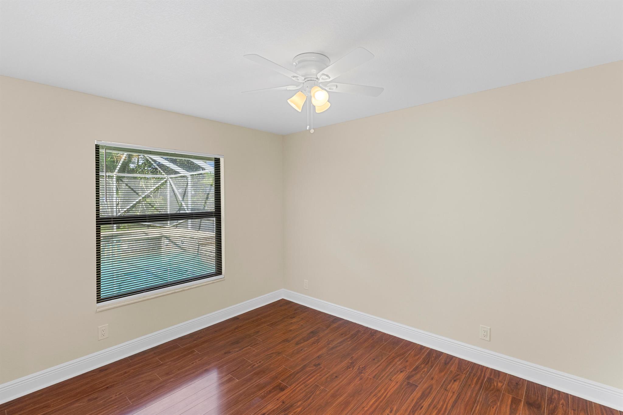 PINEWOOD MANOR OF WELLING - Residential