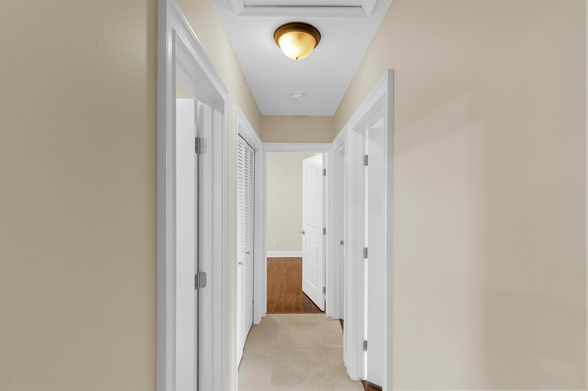 PINEWOOD MANOR OF WELLING - Residential