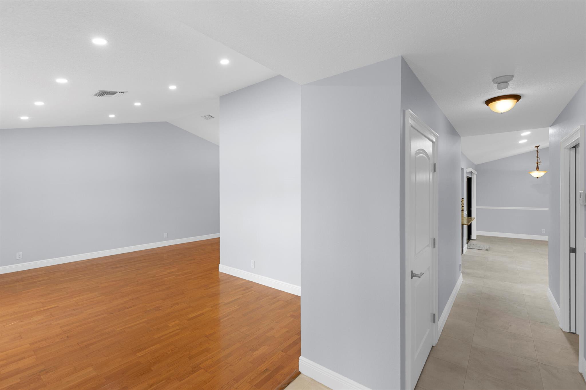 PINEWOOD MANOR OF WELLING - Residential