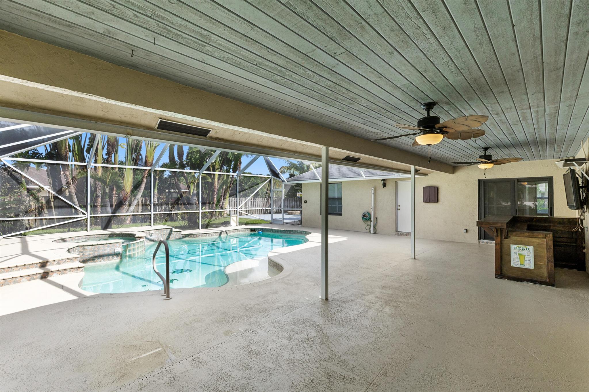 PINEWOOD MANOR OF WELLING - Residential