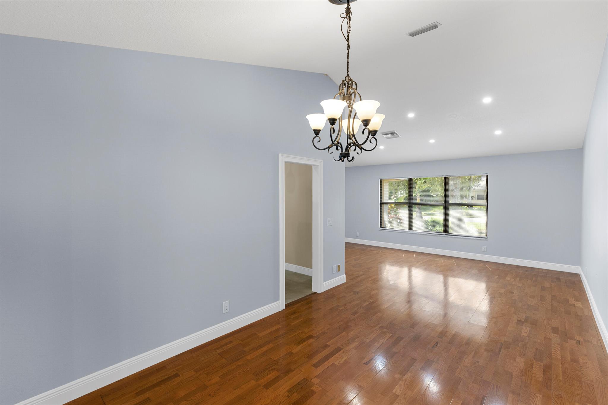 PINEWOOD MANOR OF WELLING - Residential
