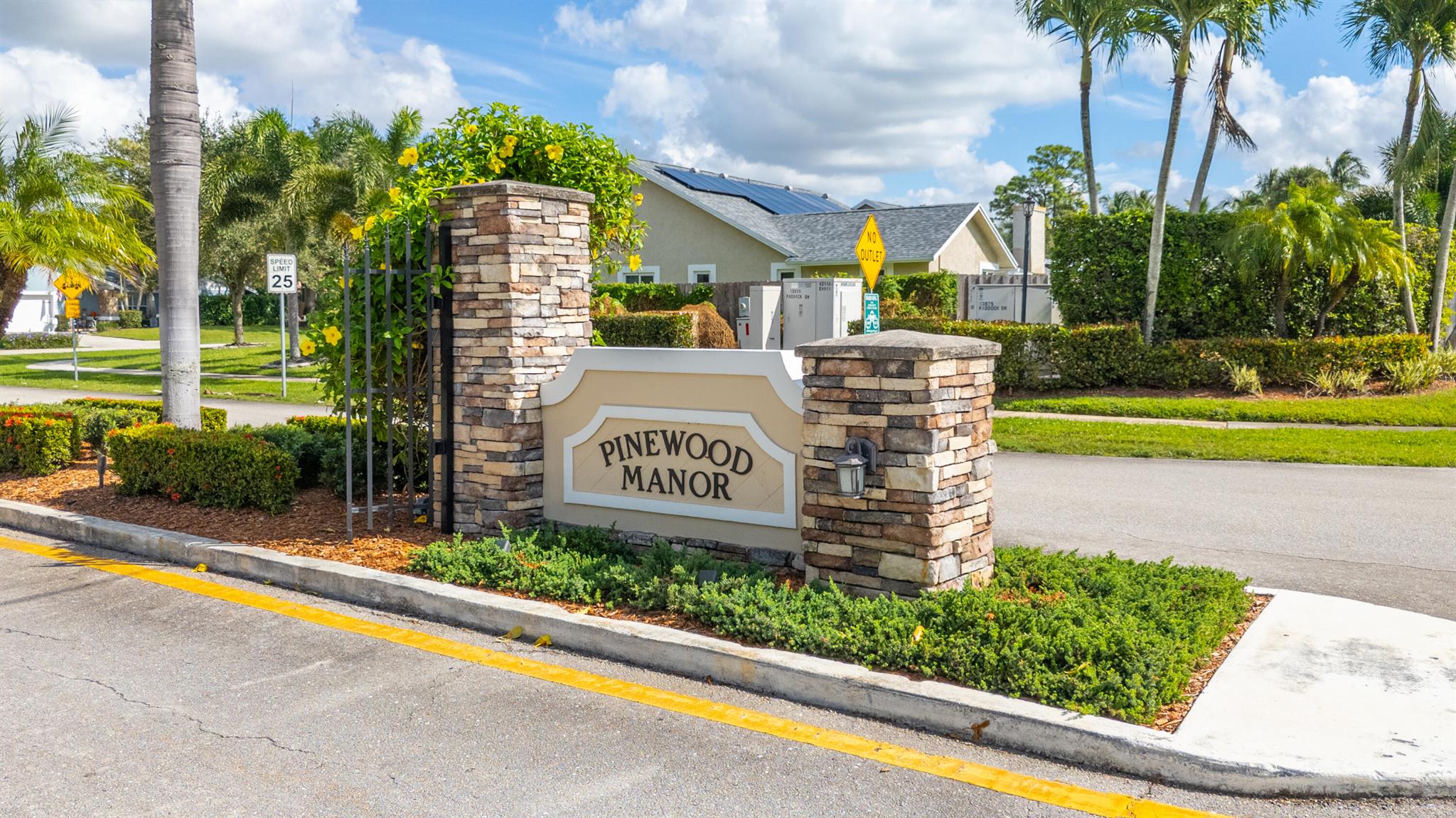 PINEWOOD MANOR OF WELLING - Residential
