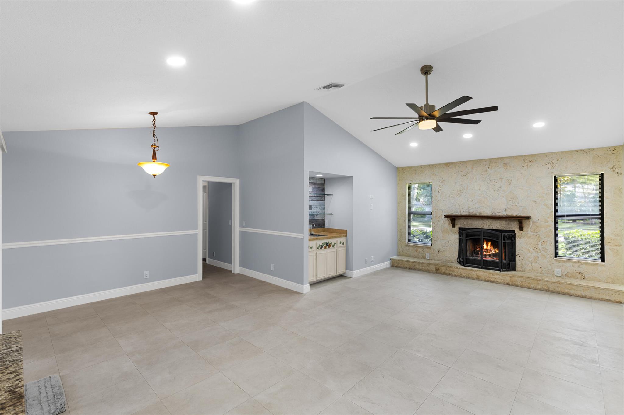 PINEWOOD MANOR OF WELLING - Residential