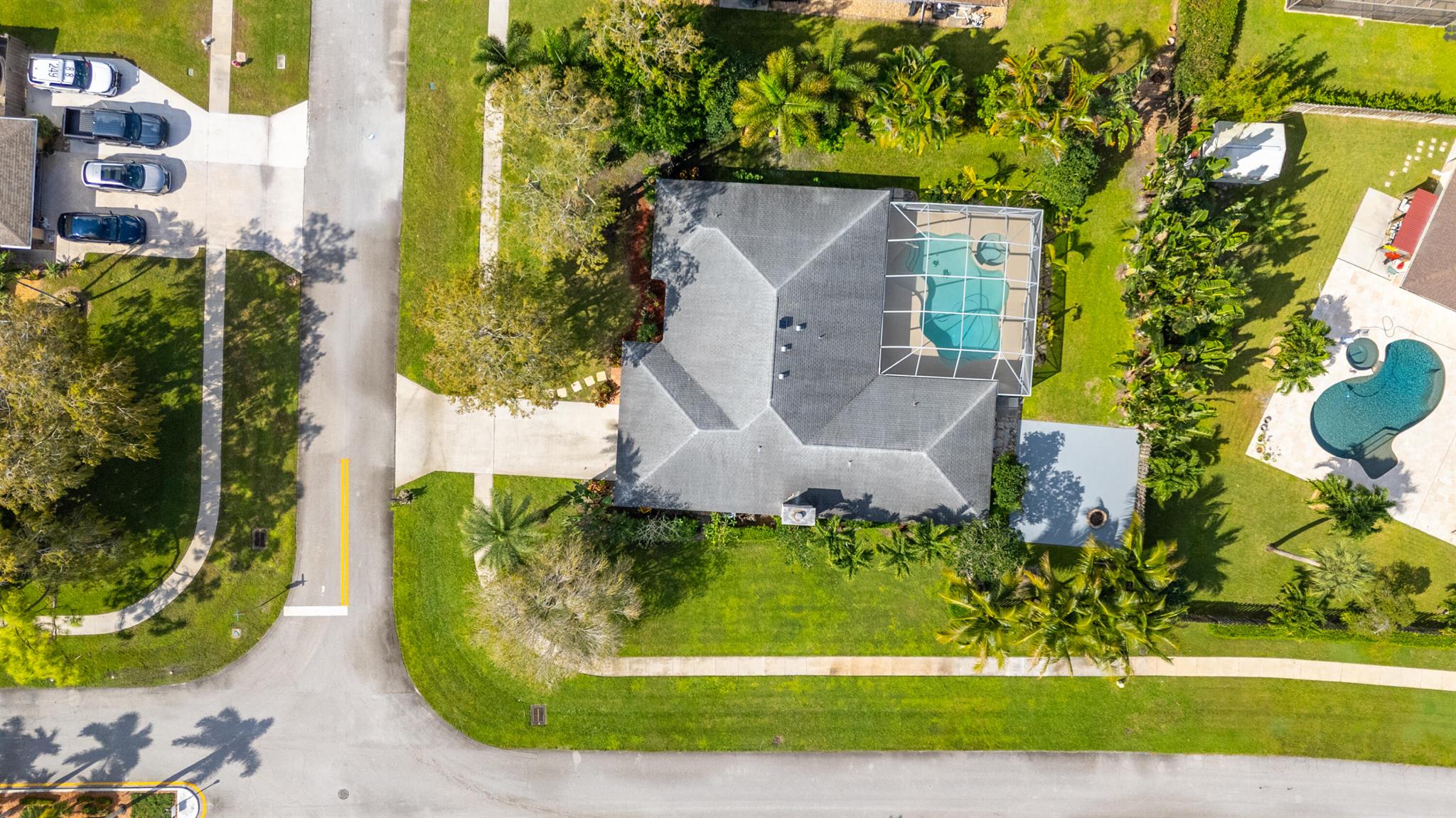 PINEWOOD MANOR OF WELLING - Residential