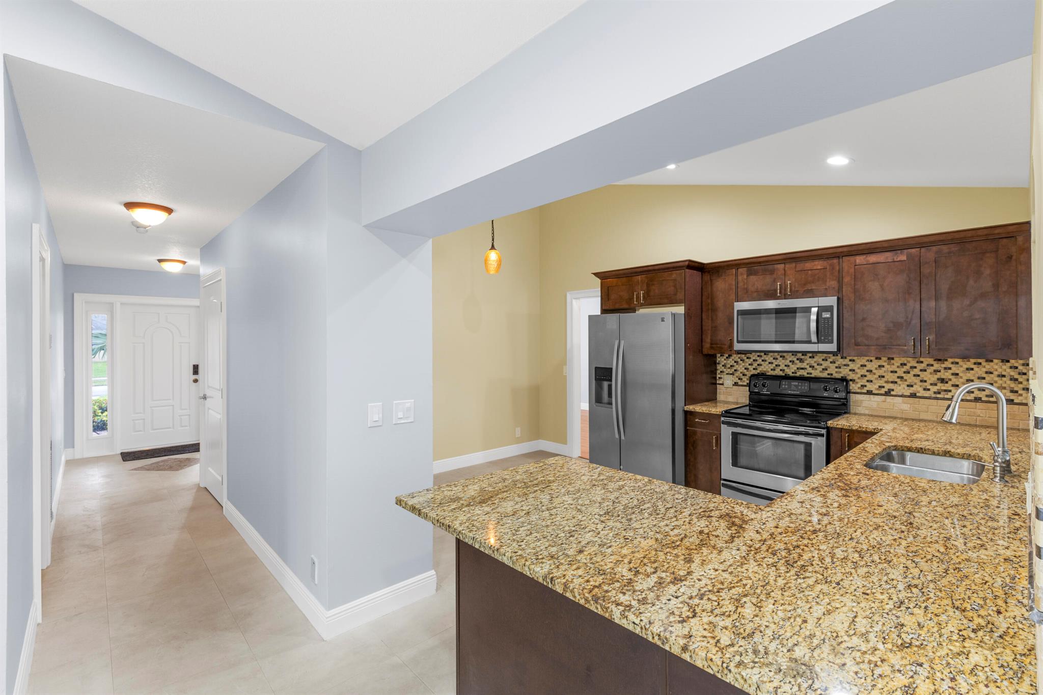 PINEWOOD MANOR OF WELLING - Residential