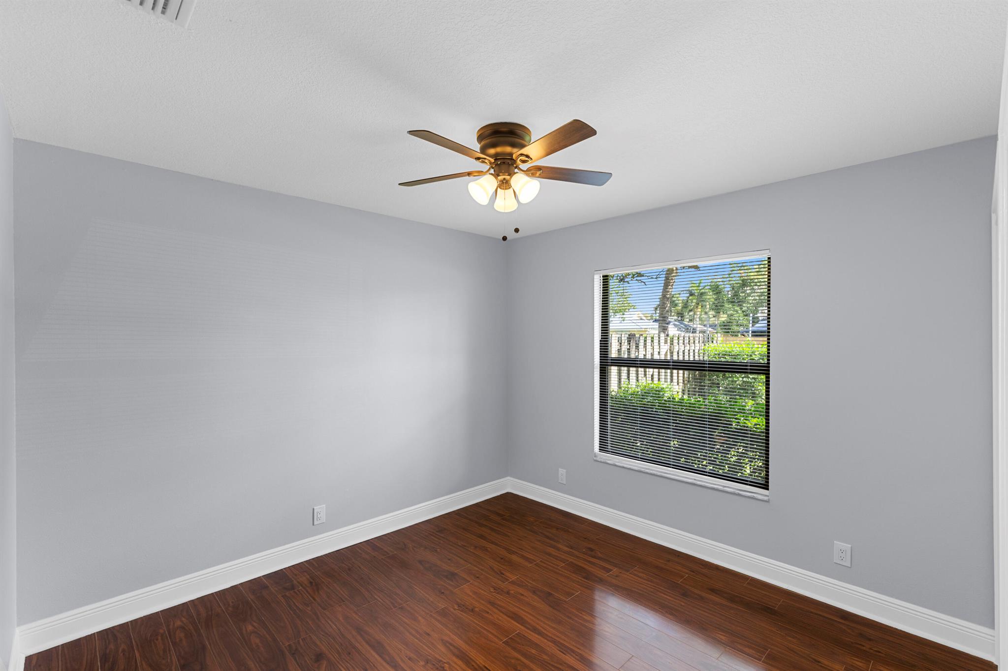 PINEWOOD MANOR OF WELLING - Residential