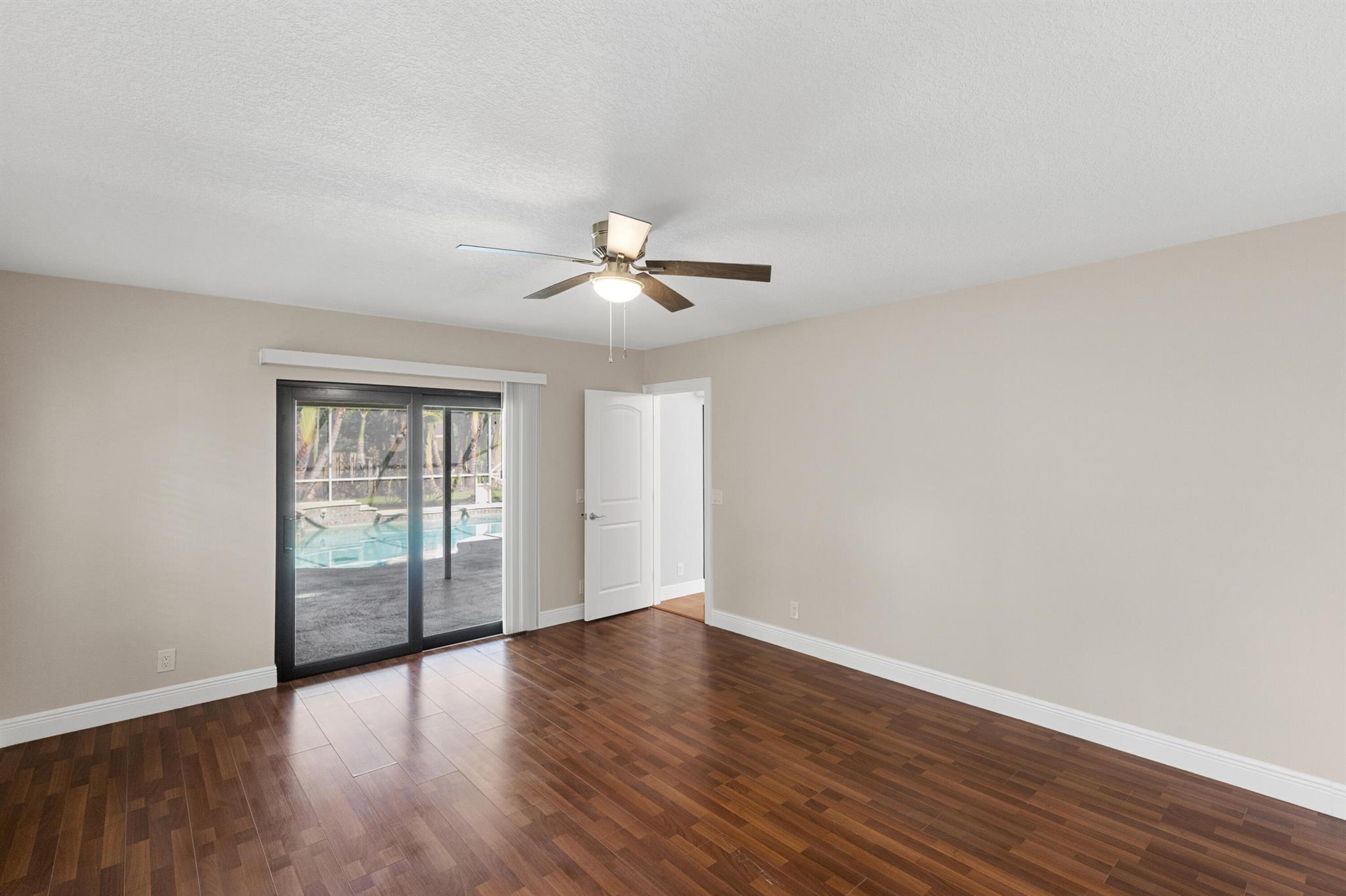 PINEWOOD MANOR OF WELLING - Residential