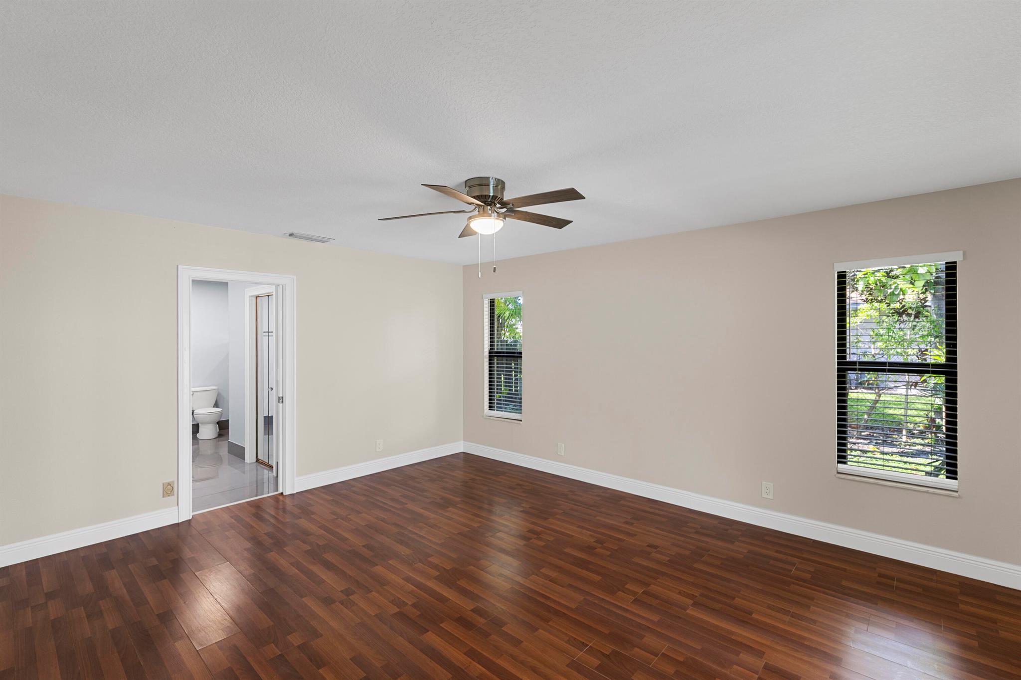 PINEWOOD MANOR OF WELLING - Residential