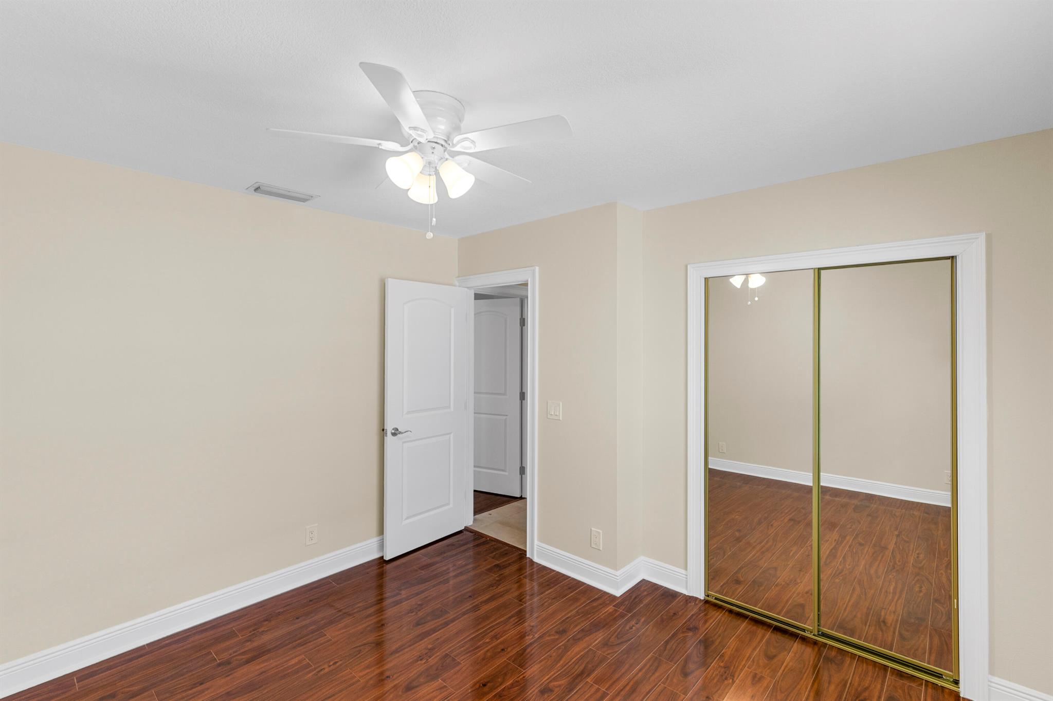 PINEWOOD MANOR OF WELLING - Residential