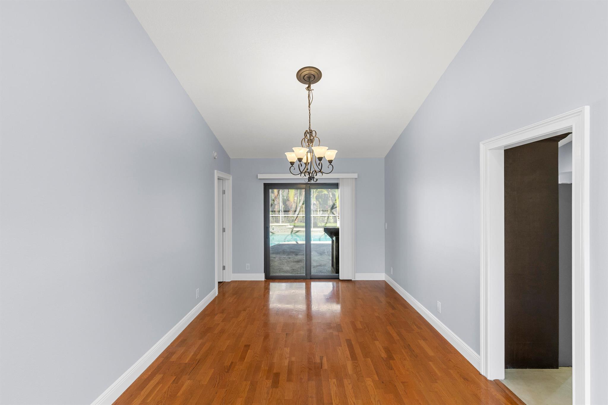 PINEWOOD MANOR OF WELLING - Residential
