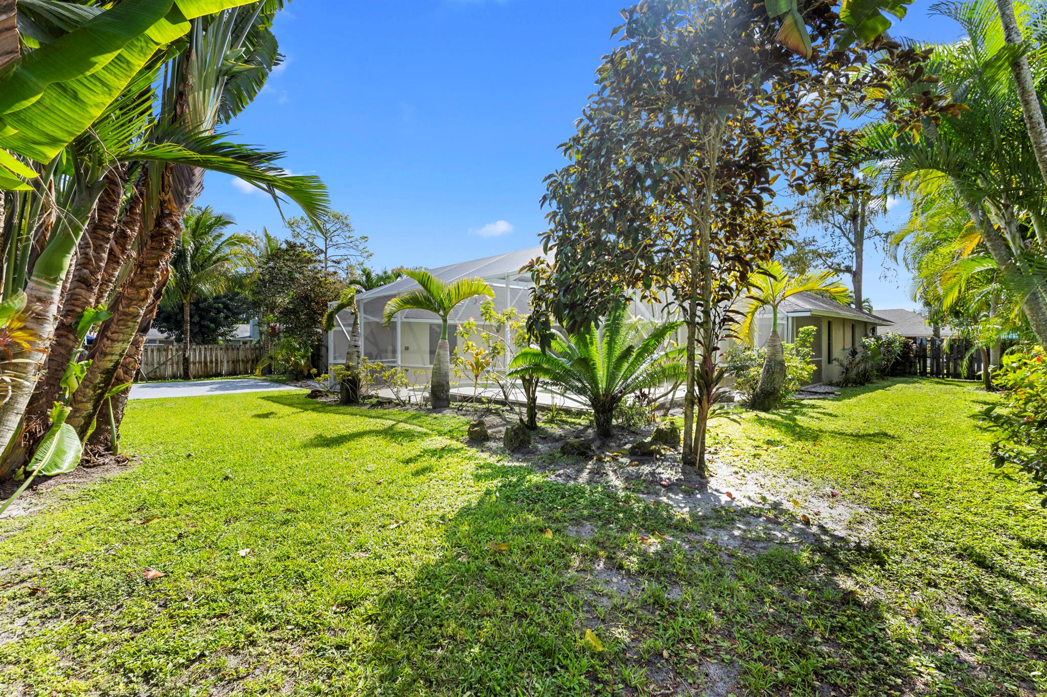 PINEWOOD MANOR OF WELLING - Residential
