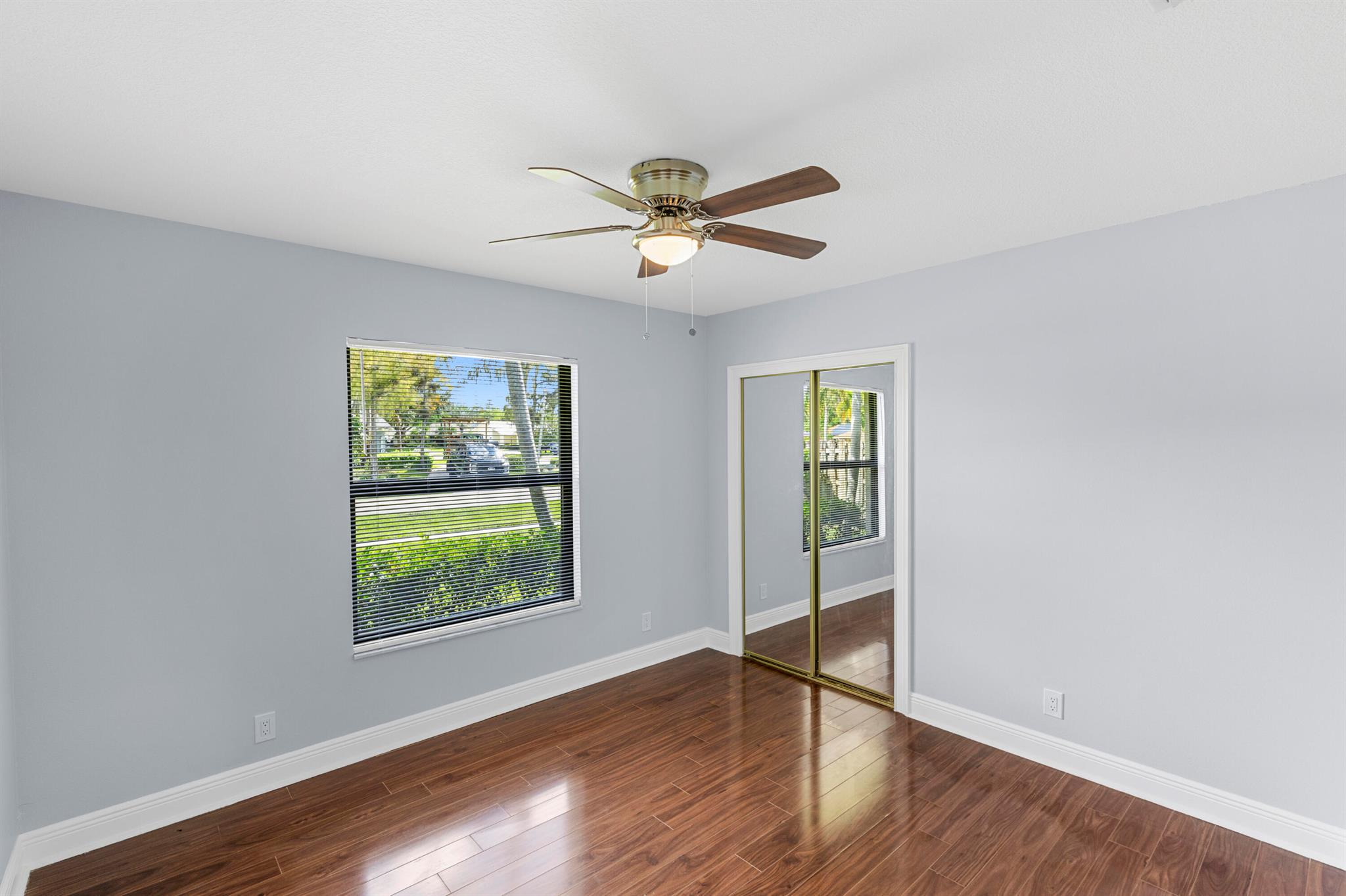 PINEWOOD MANOR OF WELLING - Residential