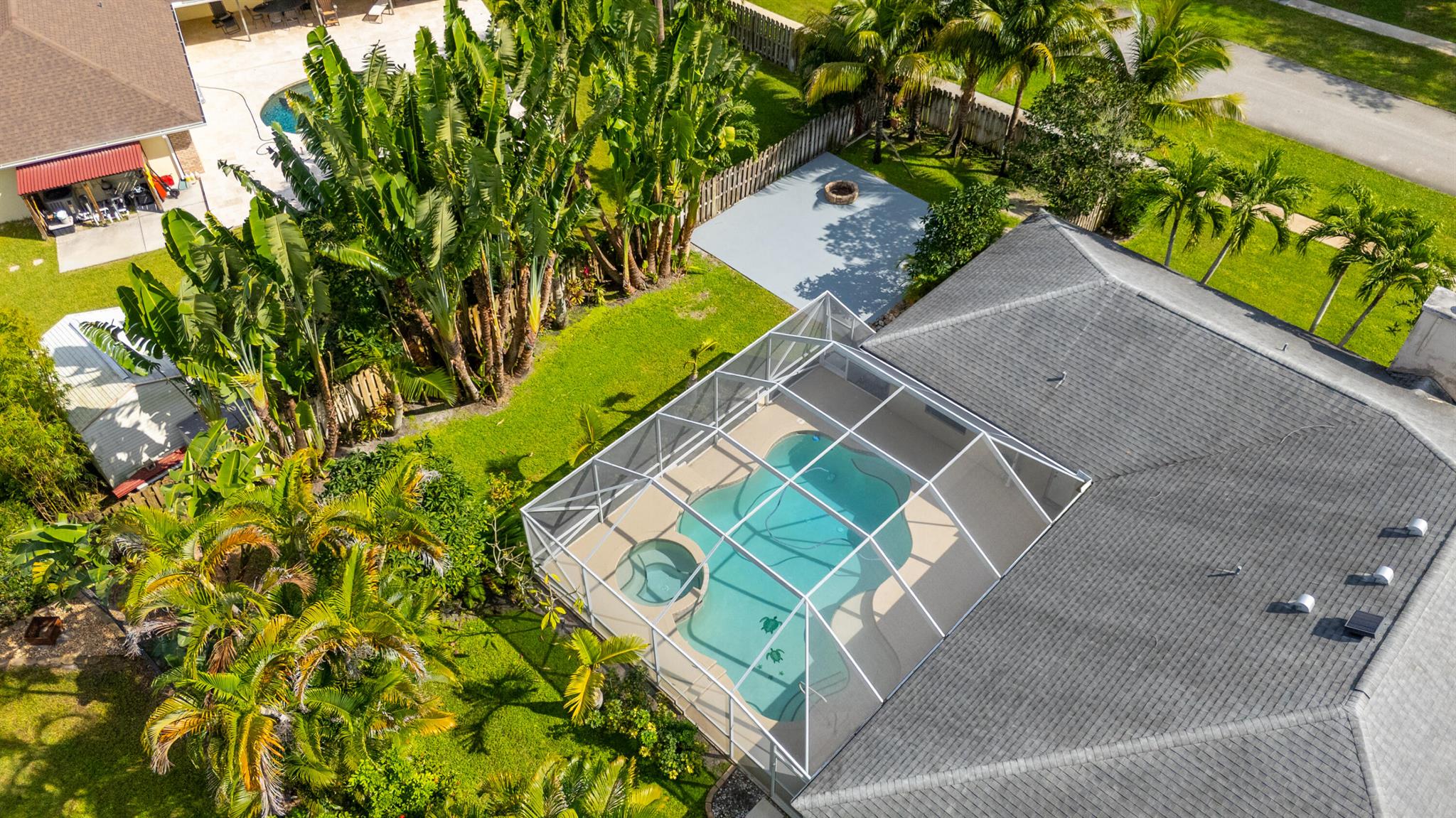 PINEWOOD MANOR OF WELLING - Residential