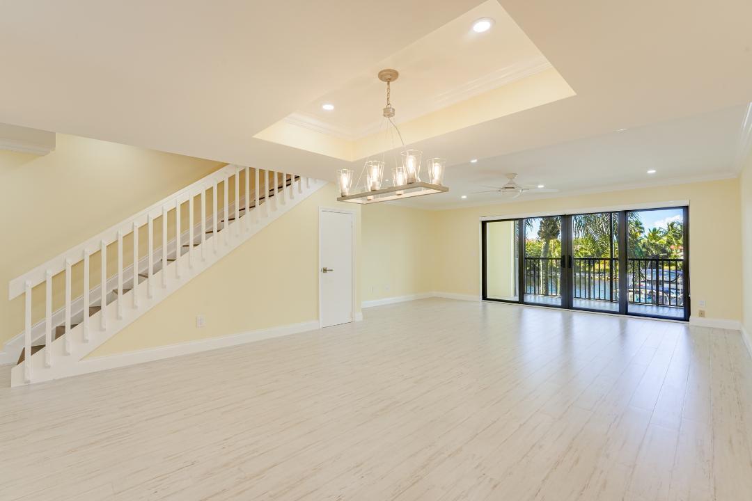 CAPTAINS WALK CONDO - Residential