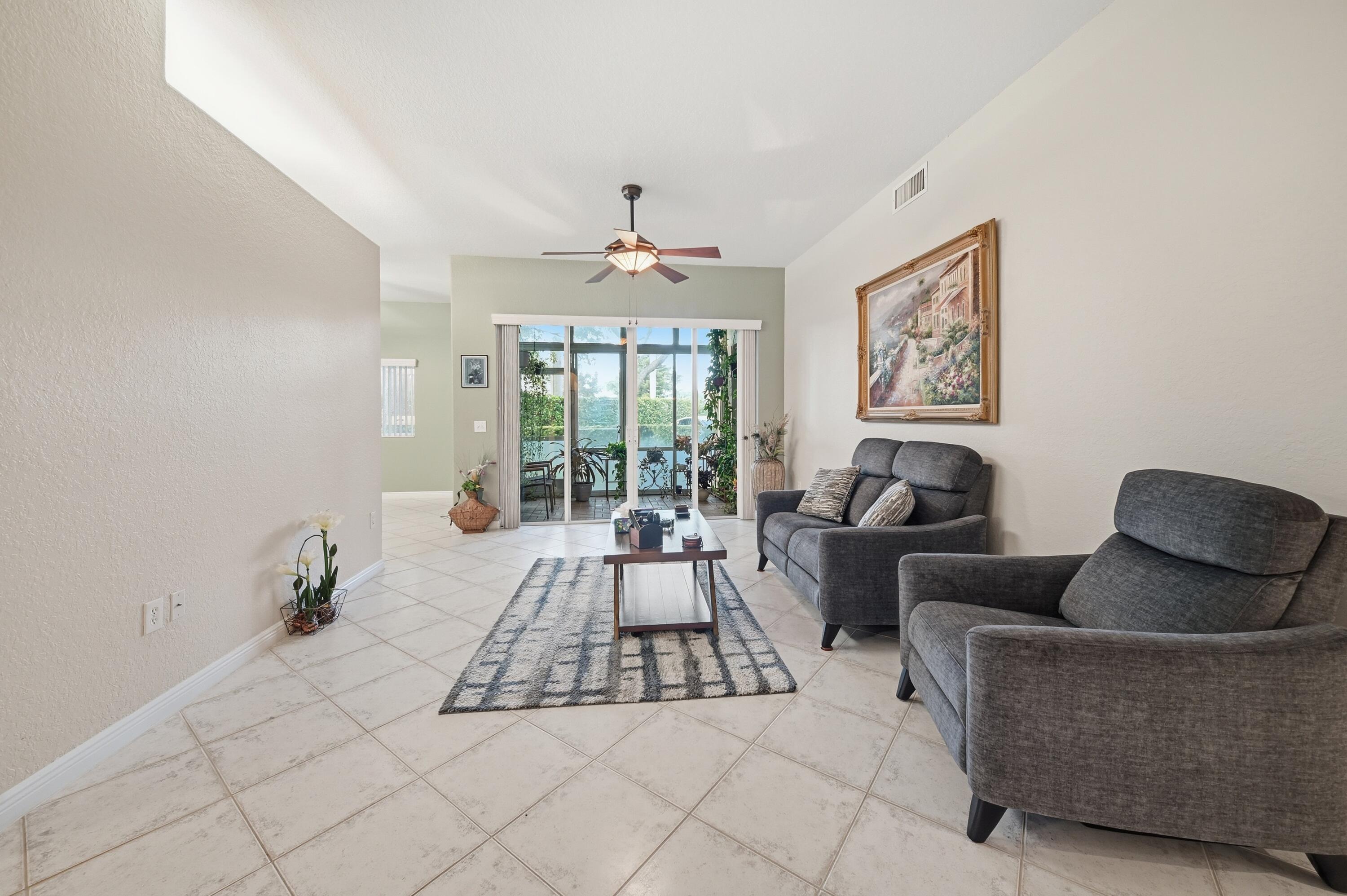 7986 EXETER Boulevard W 101