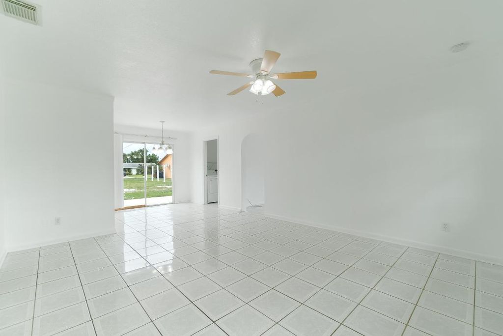 Photo of 915 SE Lake Street, Stuart, FL 34994 (MLS # R10952184)