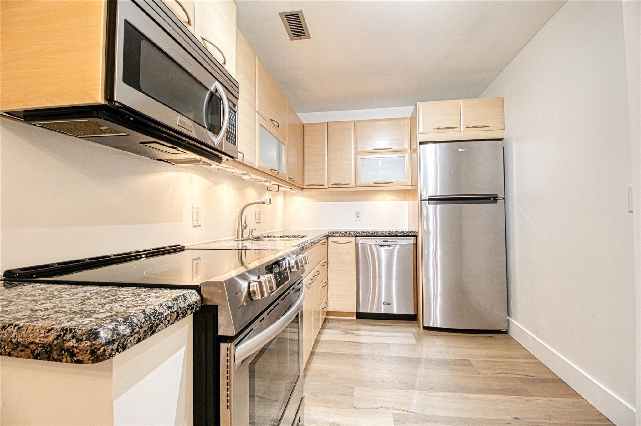 6409 Bay Club Dr 3