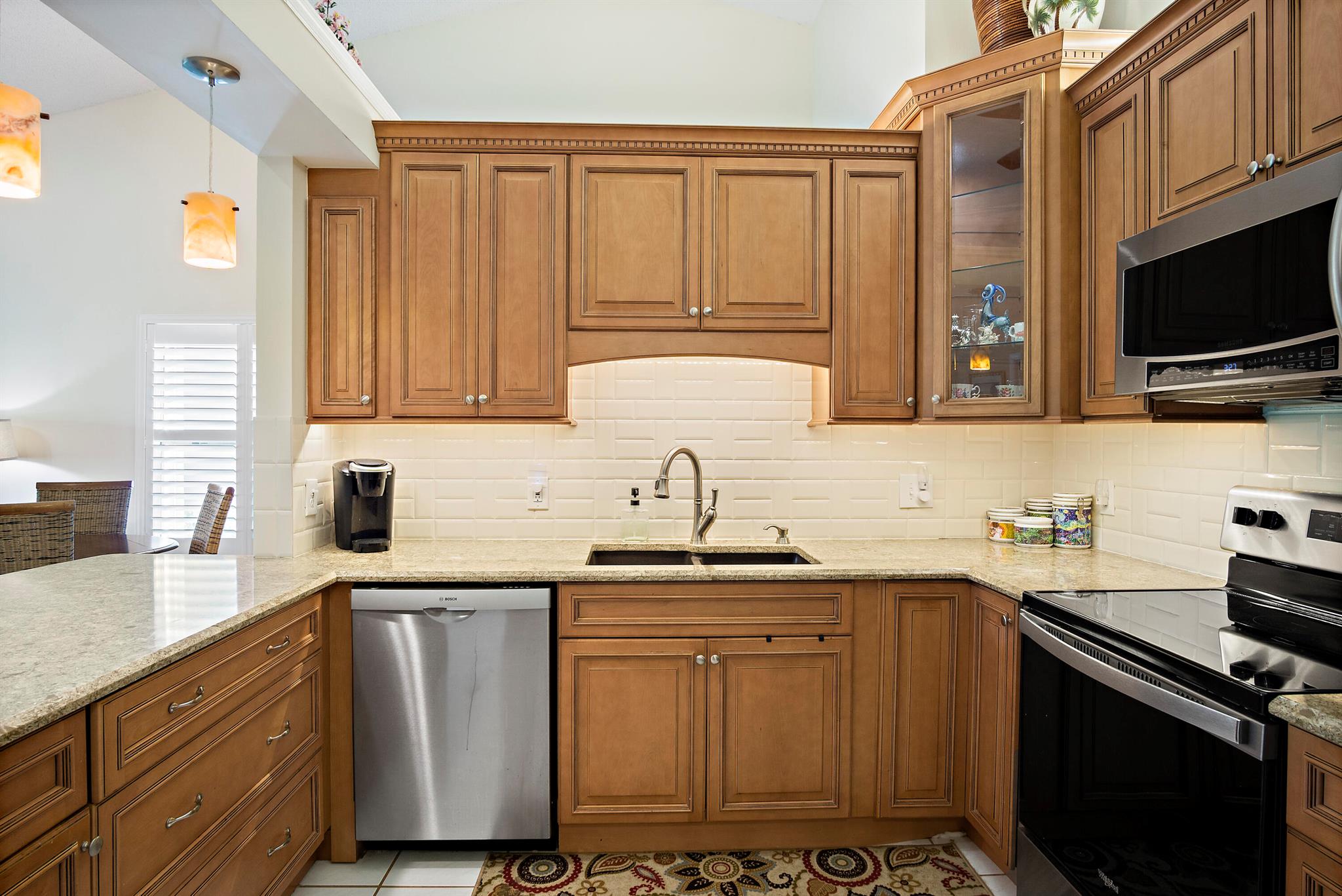 TROPICAL EAST - Residential