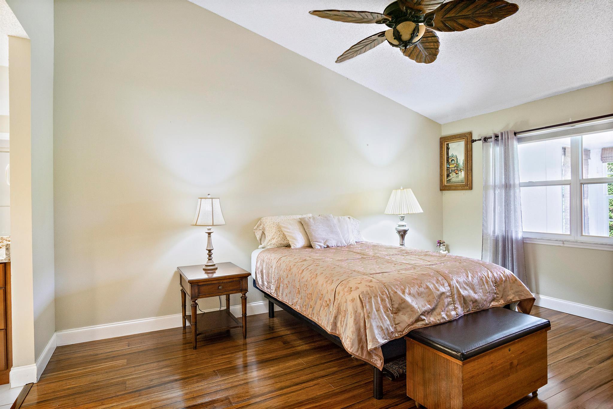 TROPICAL EAST - Residential