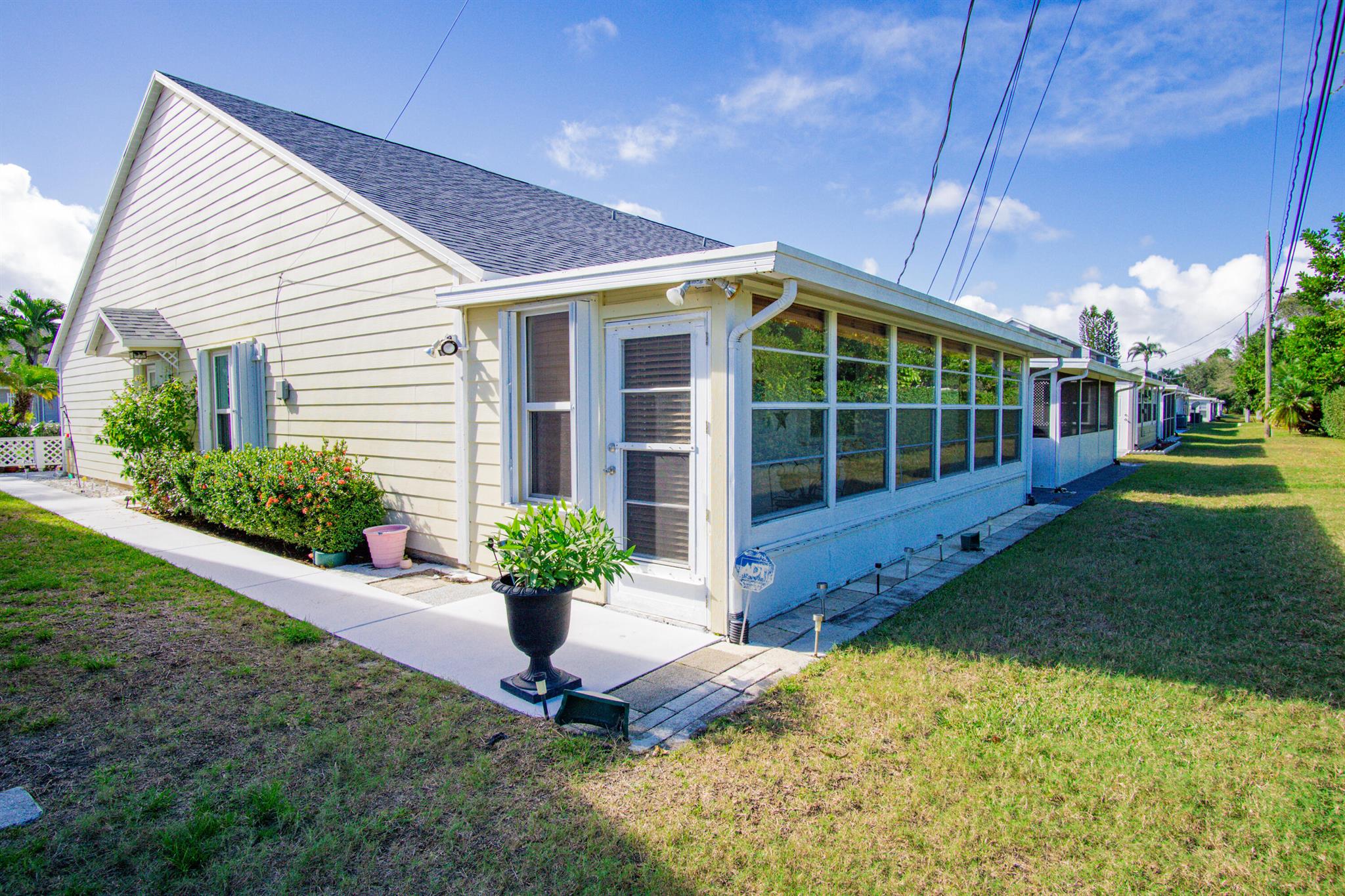 TROPICAL EAST - Residential