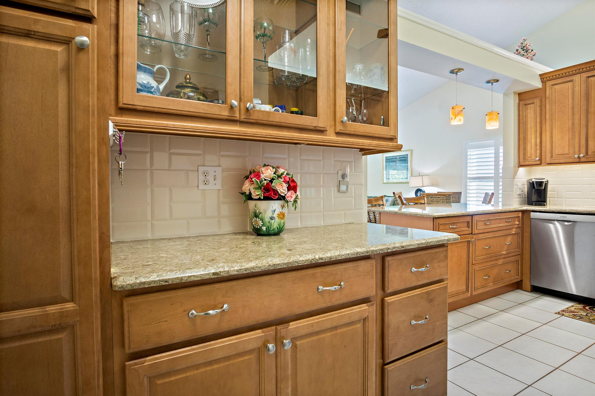 TROPICAL EAST - Residential