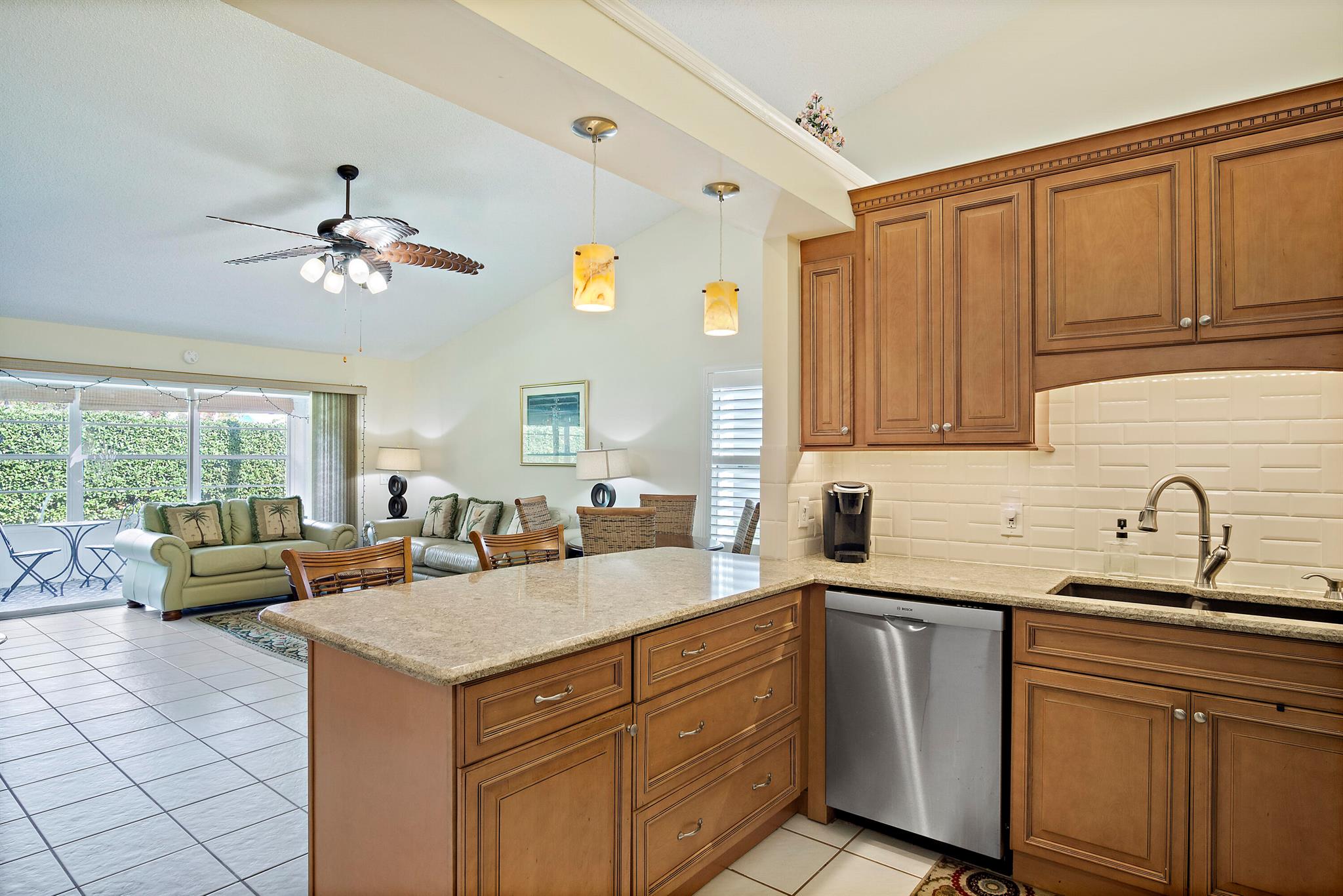 TROPICAL EAST - Residential