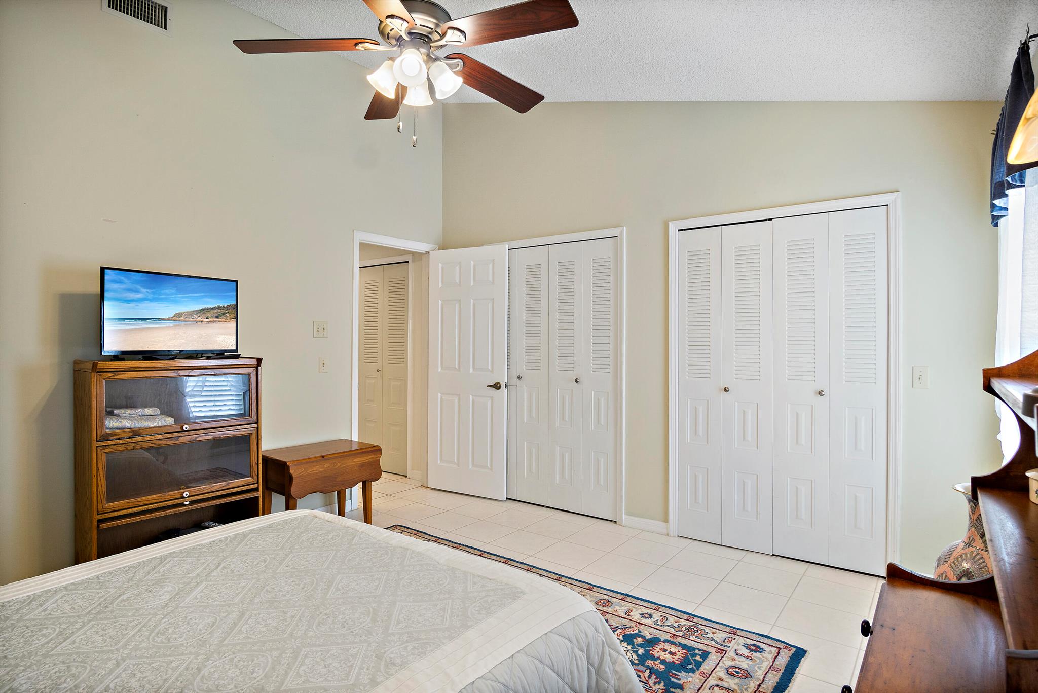 TROPICAL EAST - Residential