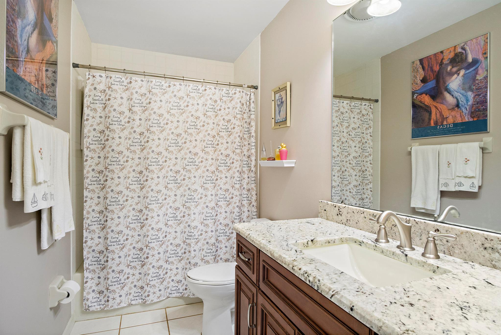 TROPICAL EAST - Residential