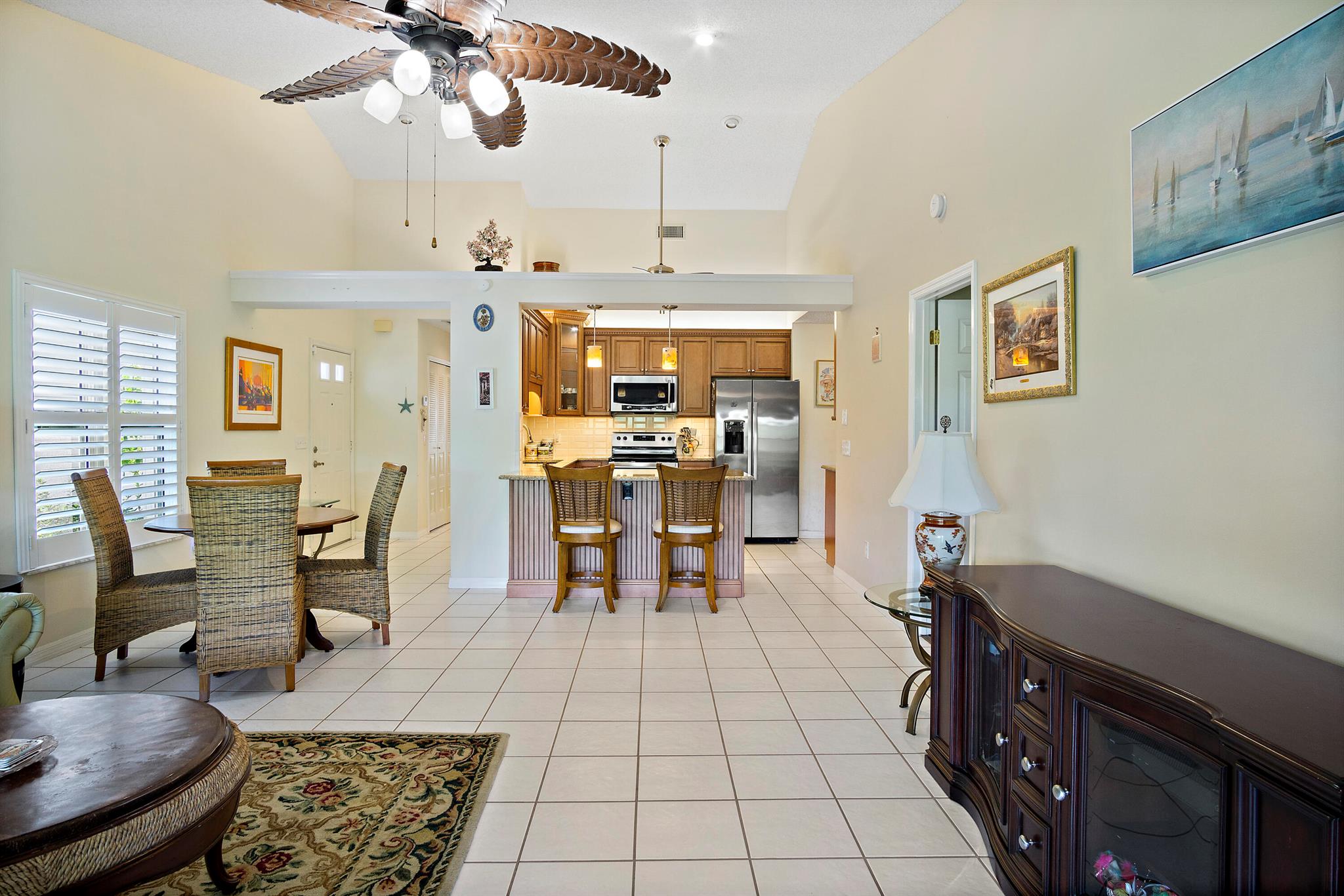 TROPICAL EAST - Residential