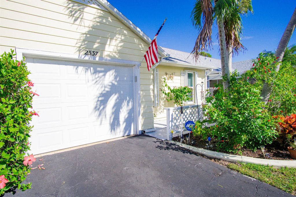 Photo of 2537 SE Tropical East Circle E, Port Saint Lucie, FL 34952 (MLS # R11148209)