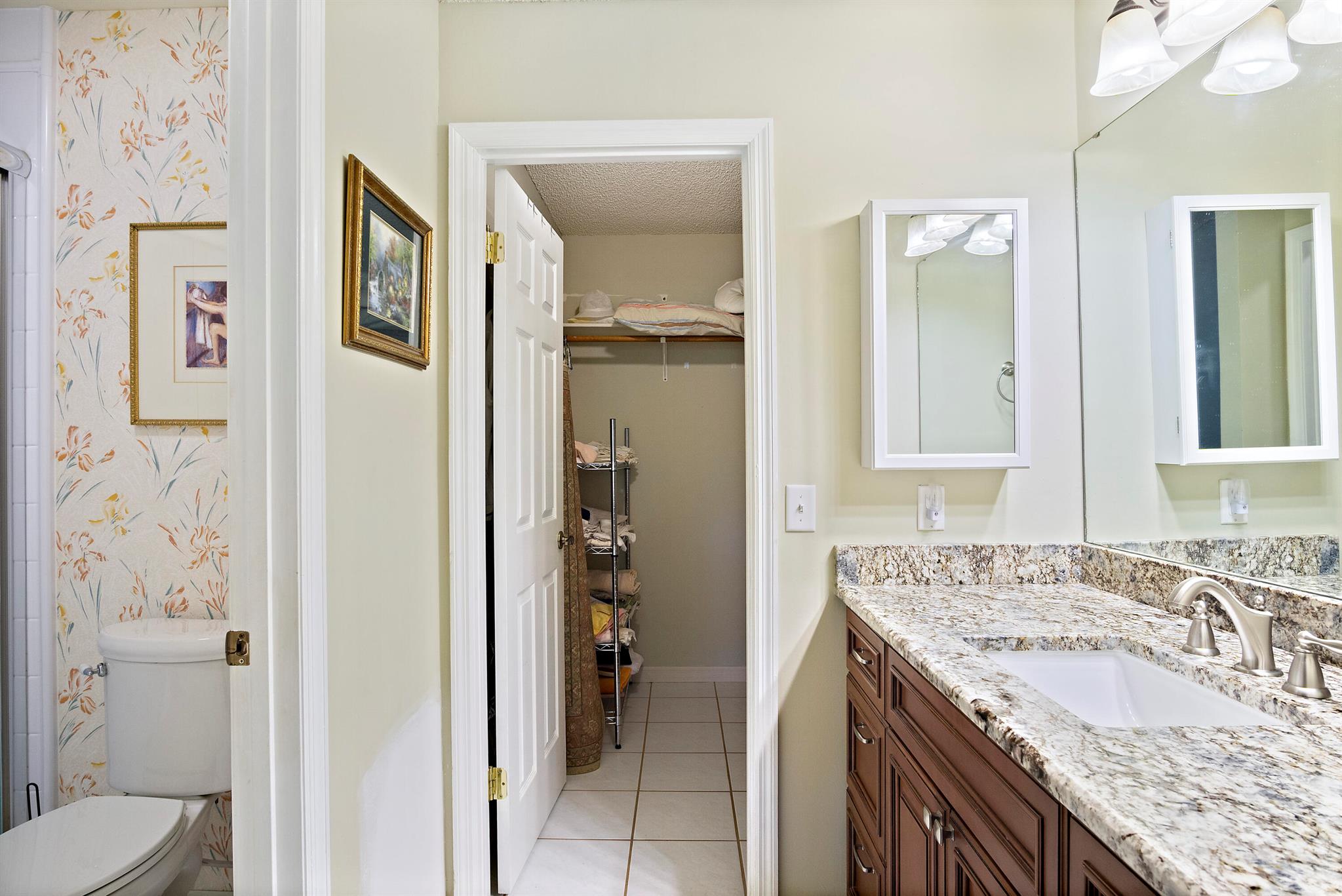 TROPICAL EAST - Residential