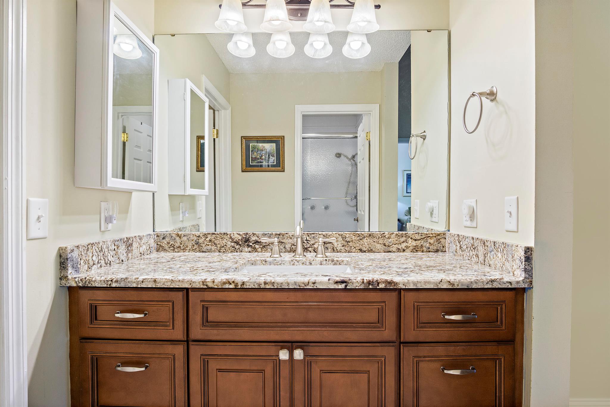 TROPICAL EAST - Residential