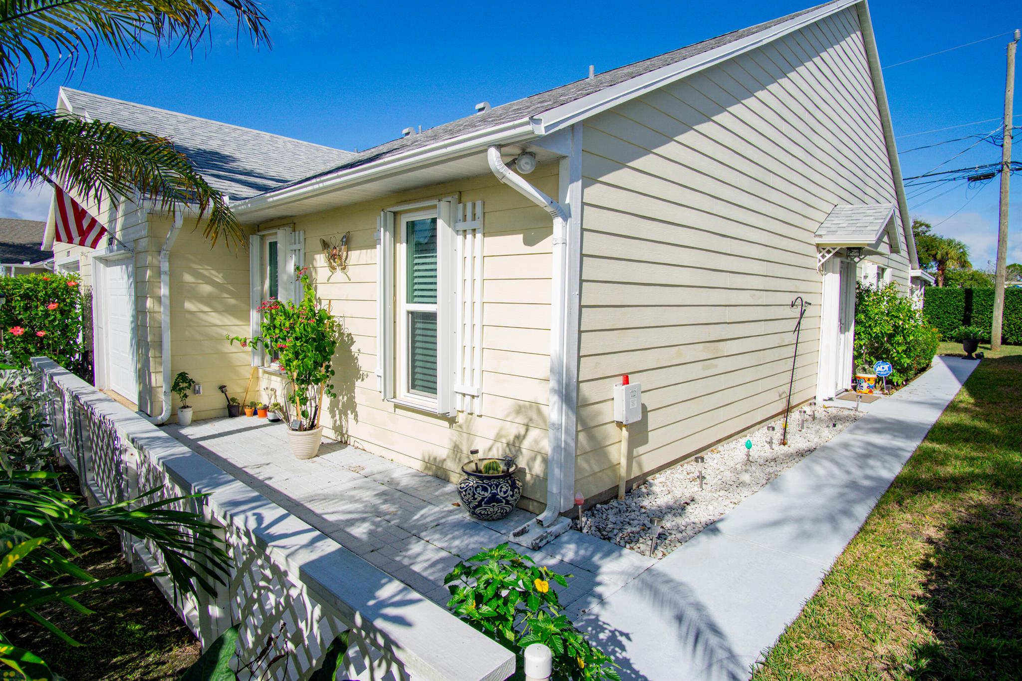 TROPICAL EAST - Residential