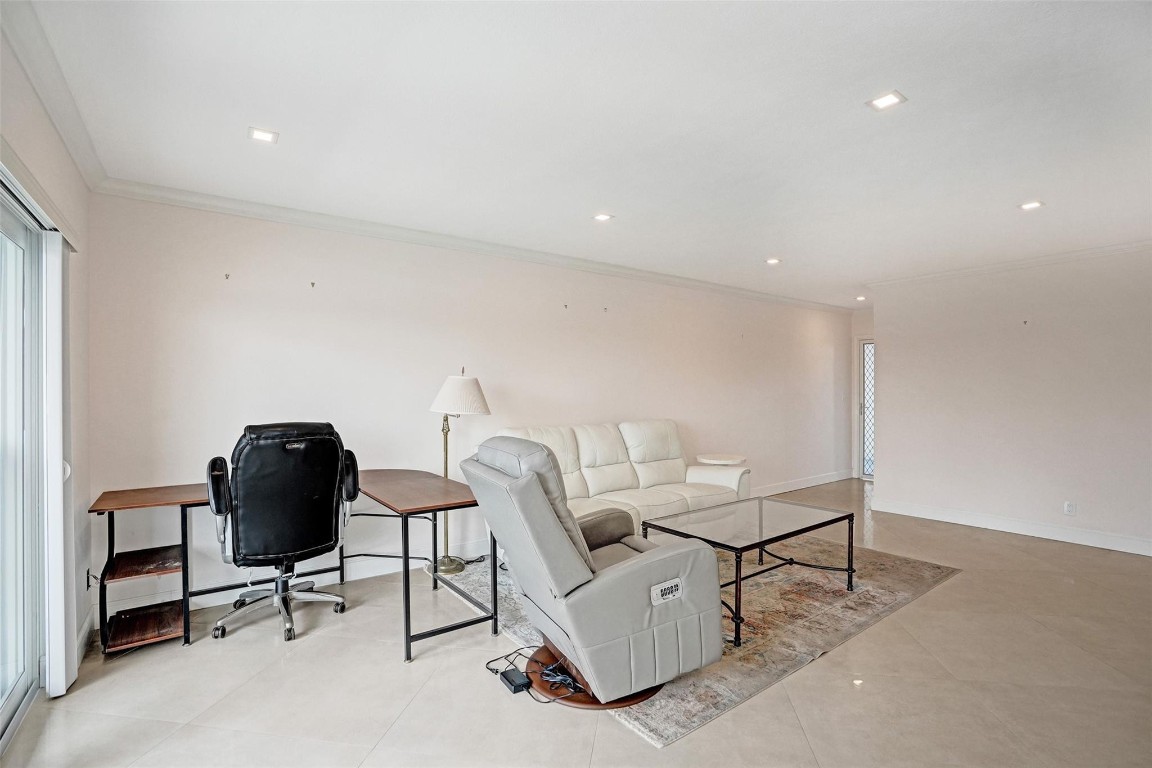 FAIRBANKS COURT - Residential
