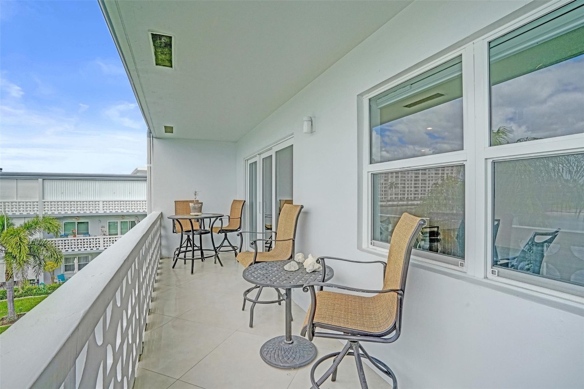 FAIRBANKS COURT - Residential