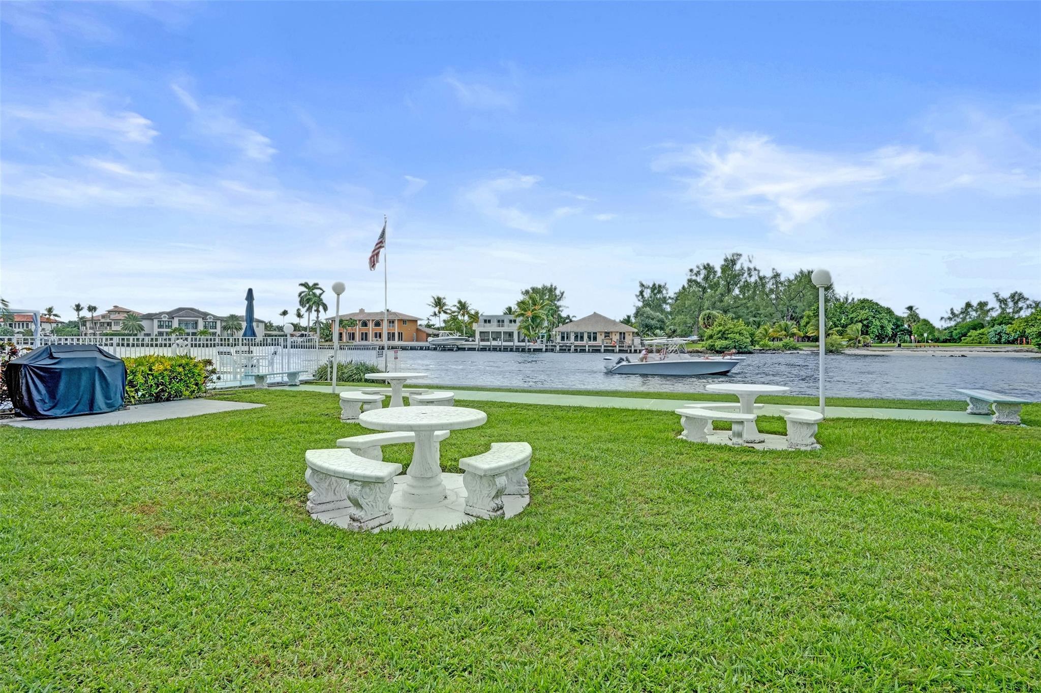 FAIRBANKS COURT - Residential