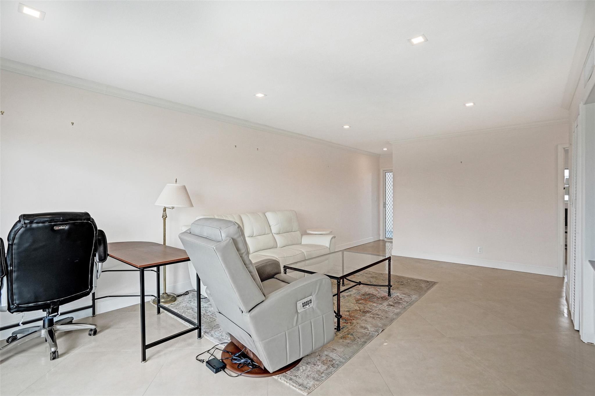FAIRBANKS COURT - Residential