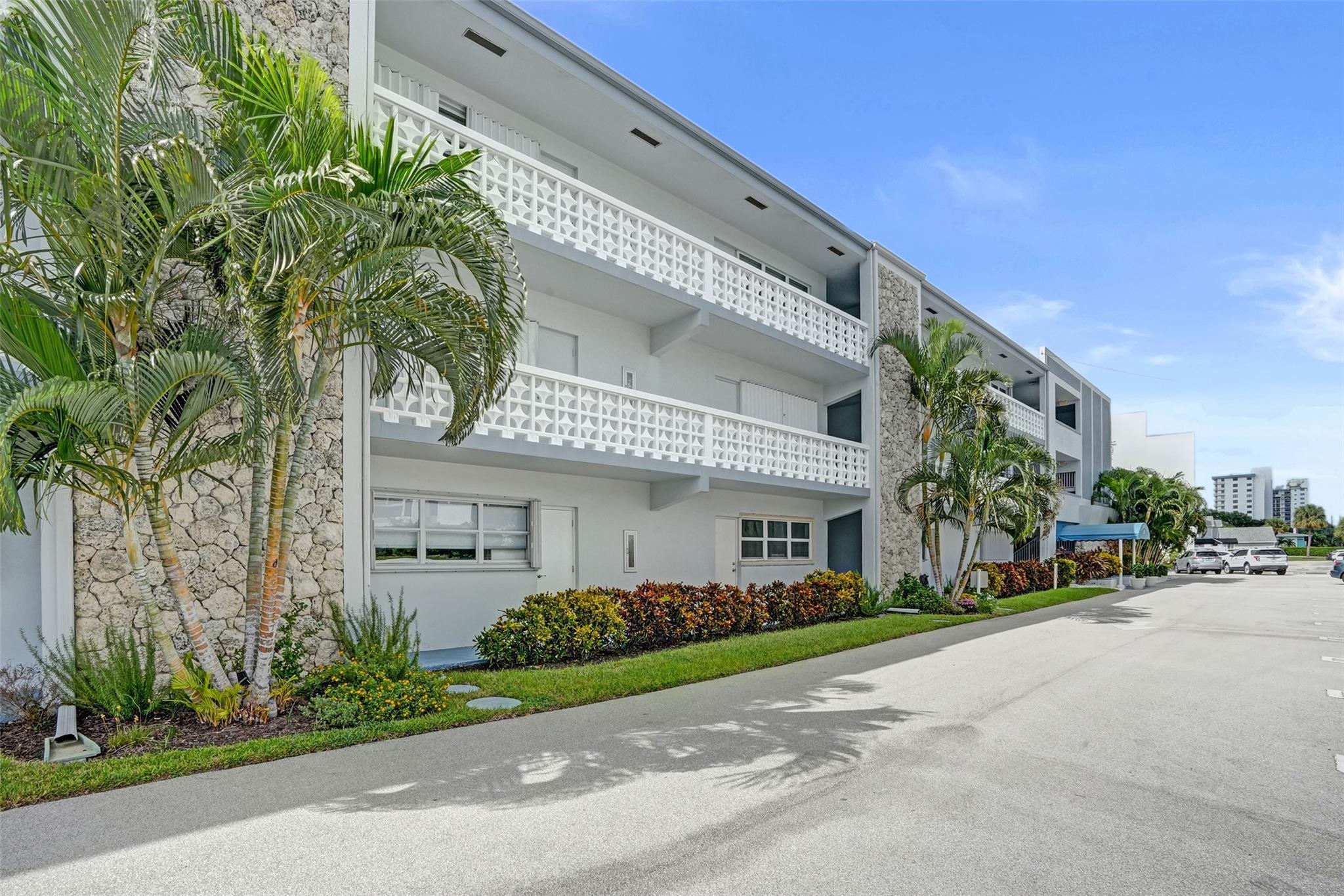 FAIRBANKS COURT - Residential