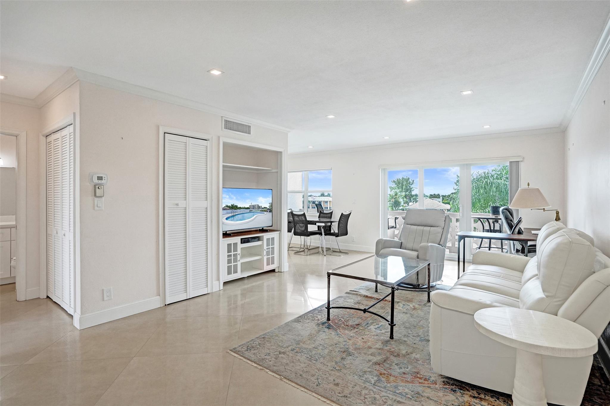 FAIRBANKS COURT - Residential