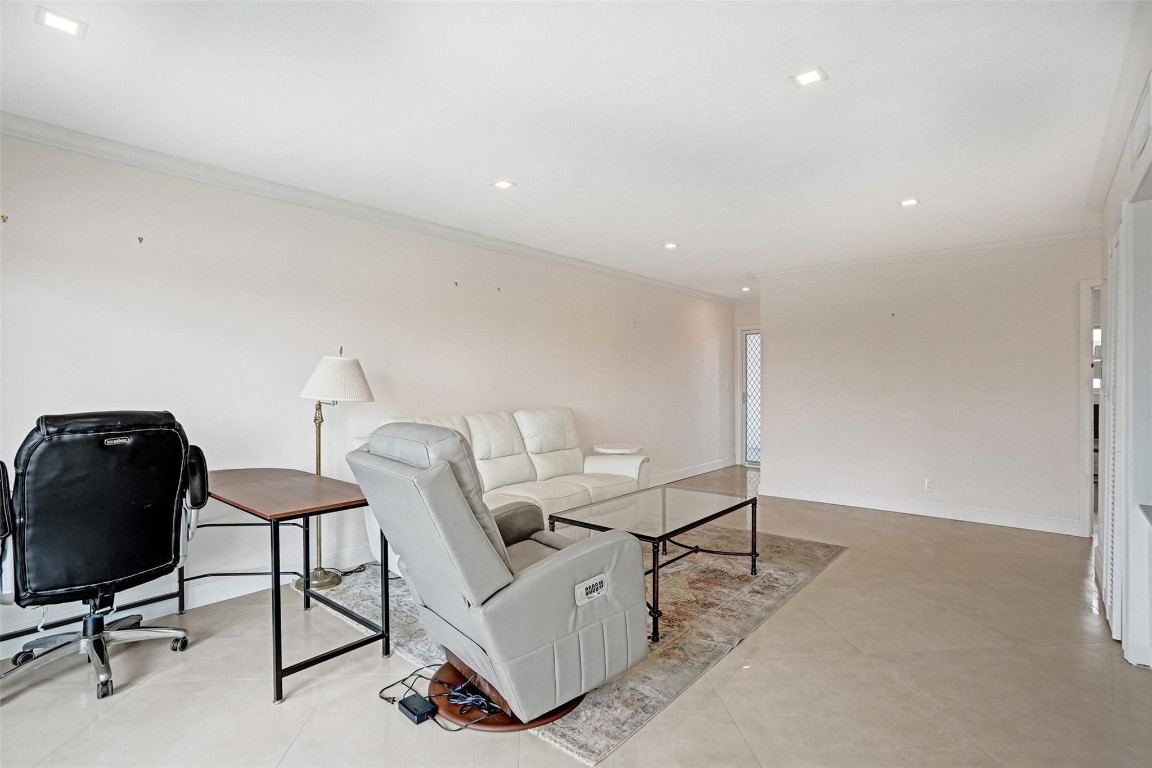 FAIRBANKS COURT - Residential