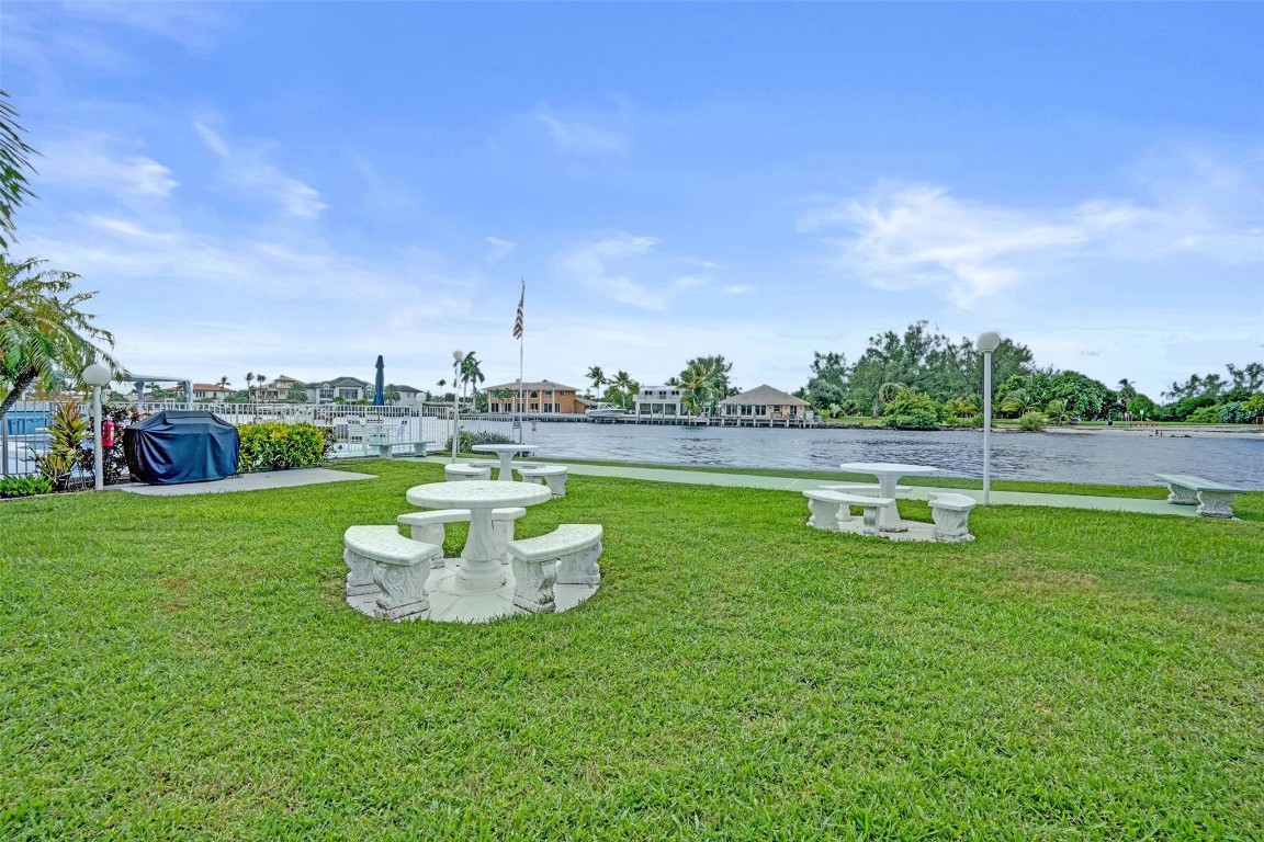 FAIRBANKS COURT - Residential