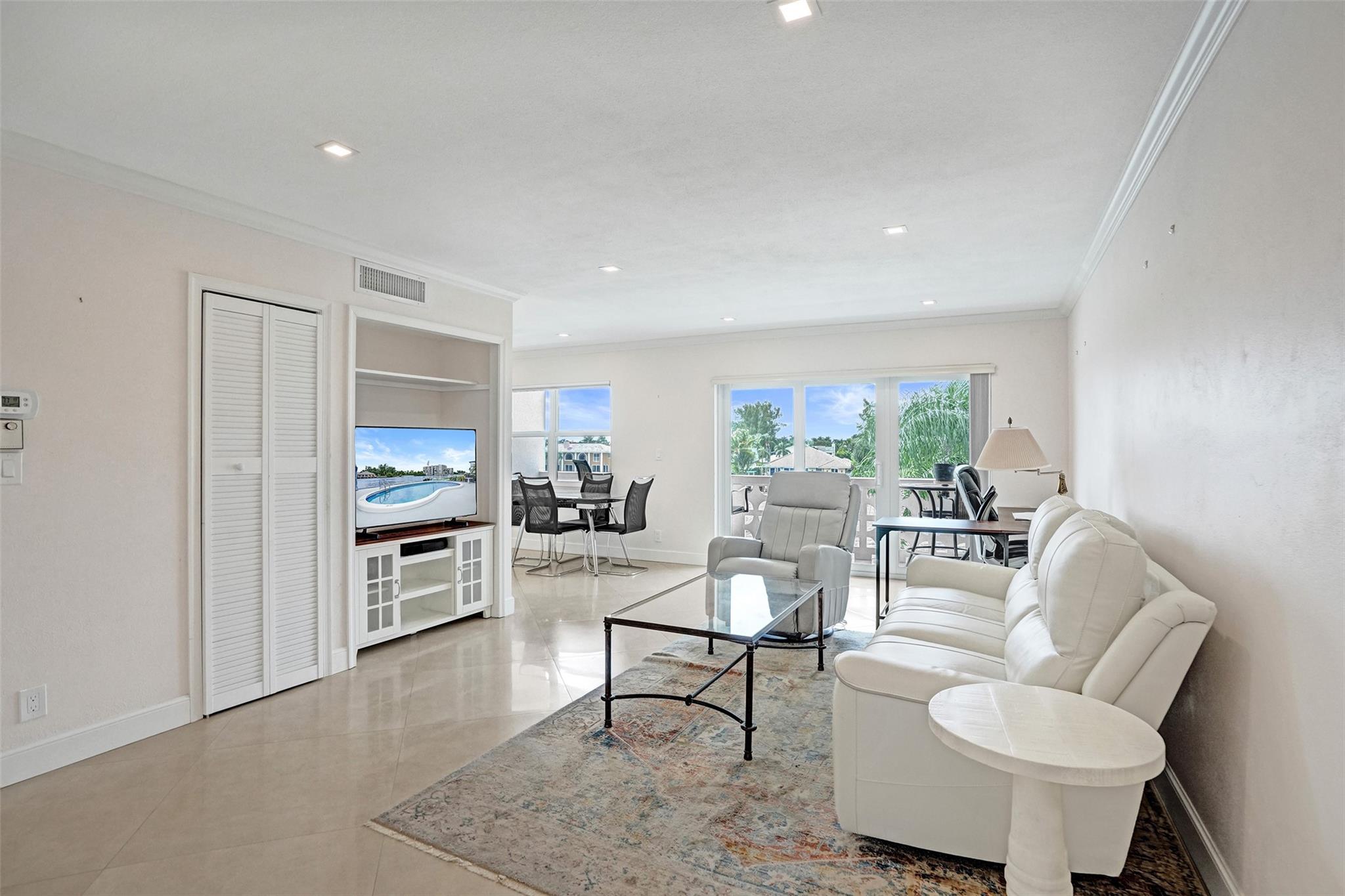 FAIRBANKS COURT - Residential