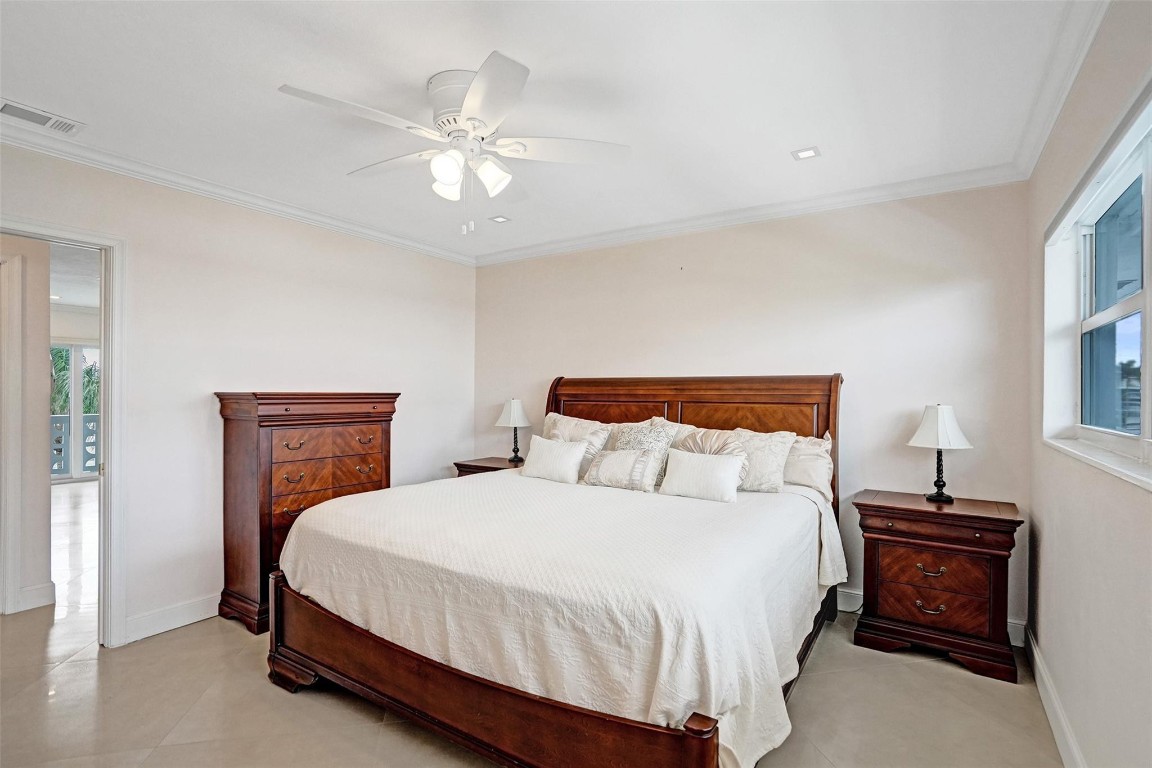 1001 N Riverside Drive 304