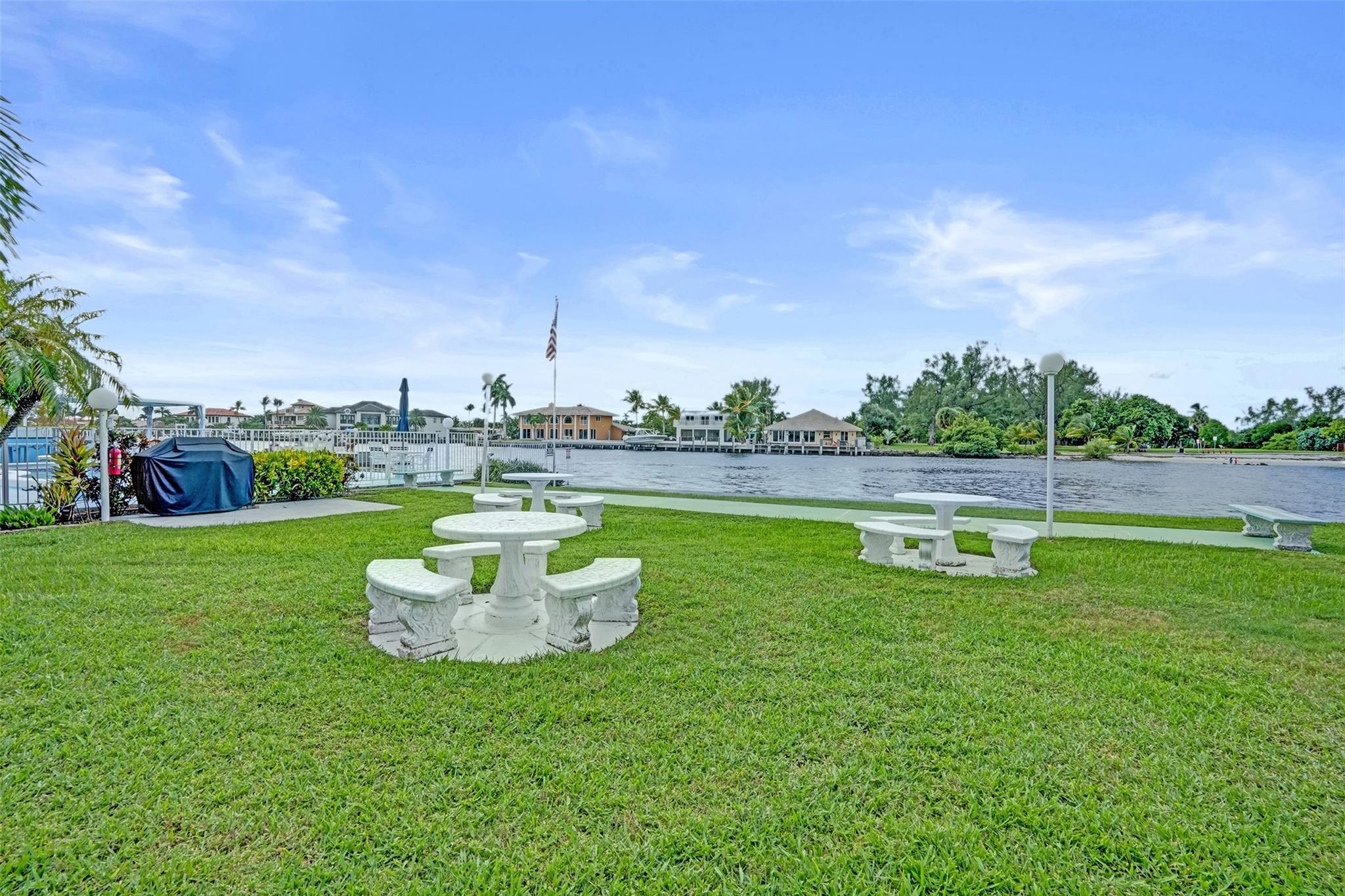 FAIRBANKS COURT - Residential