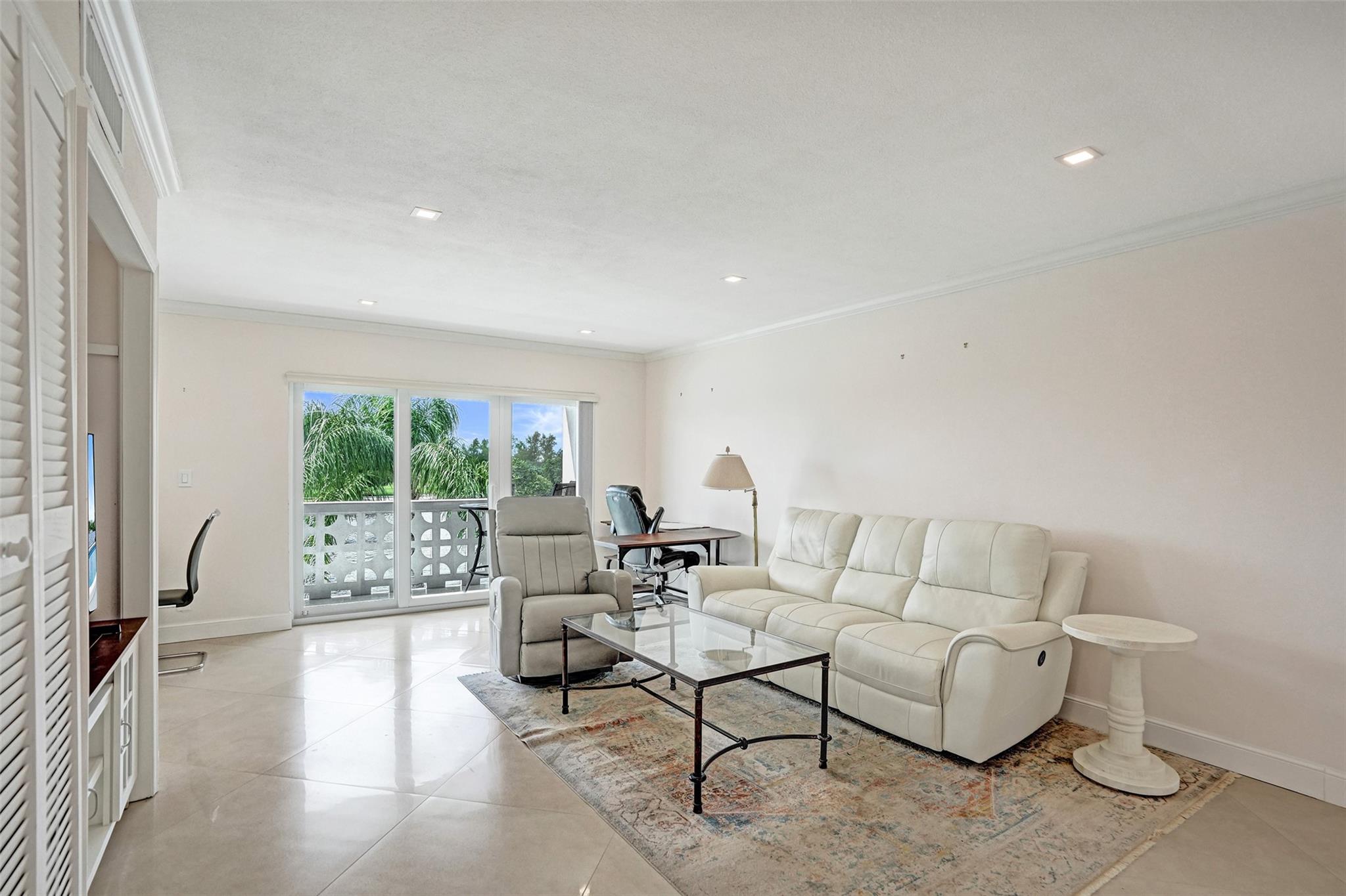 FAIRBANKS COURT - Residential
