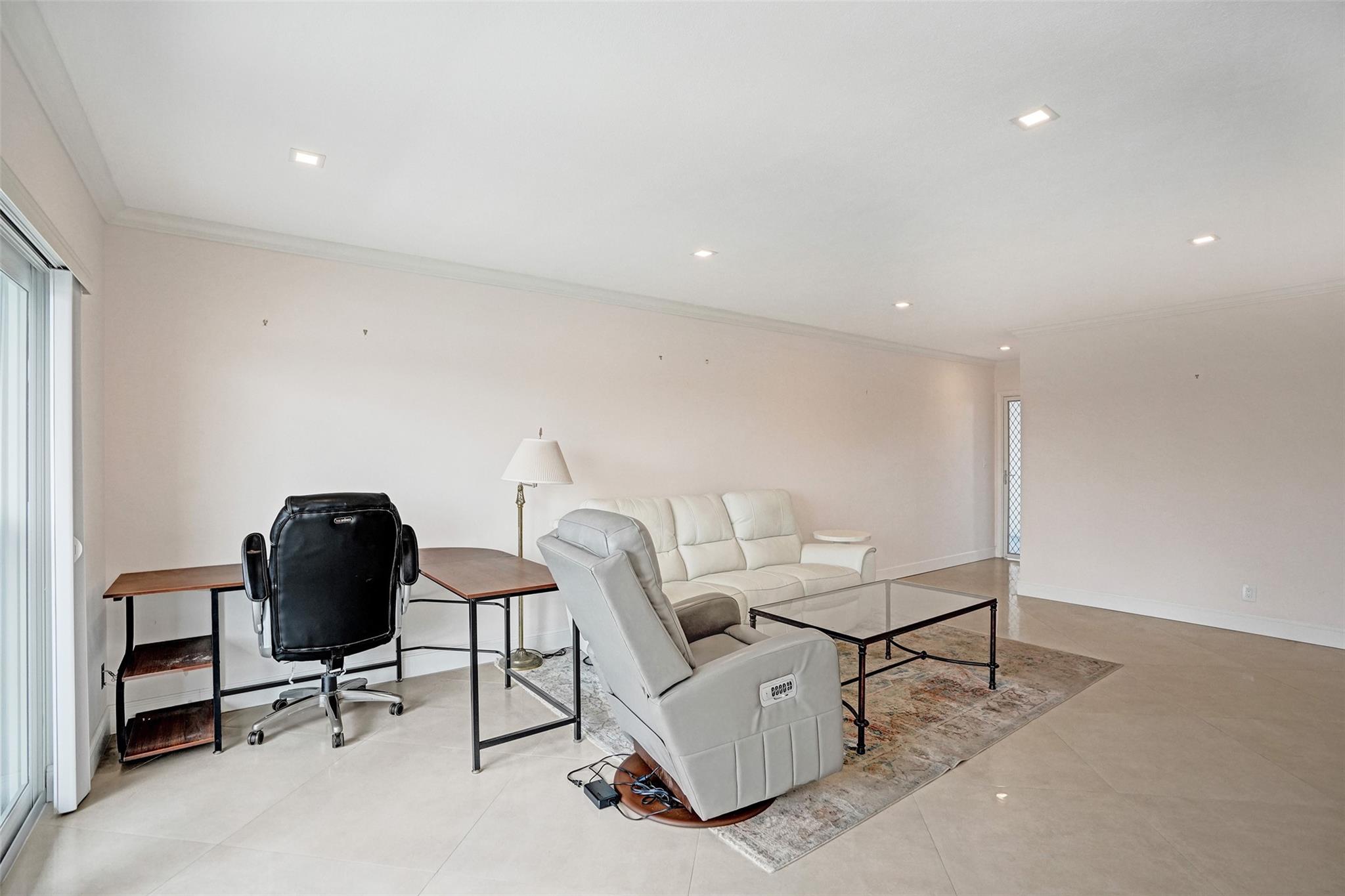 FAIRBANKS COURT - Residential