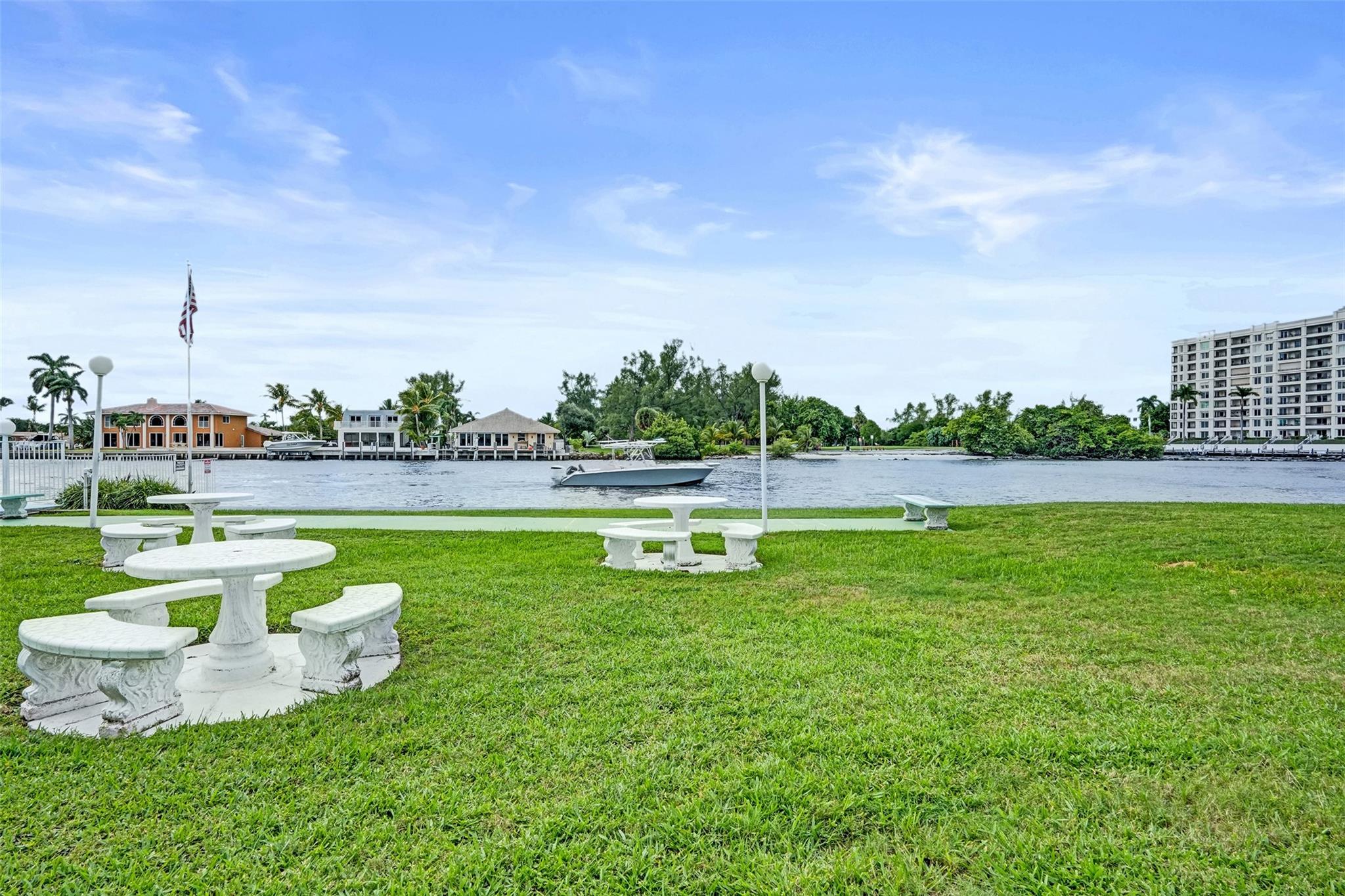 FAIRBANKS COURT - Residential