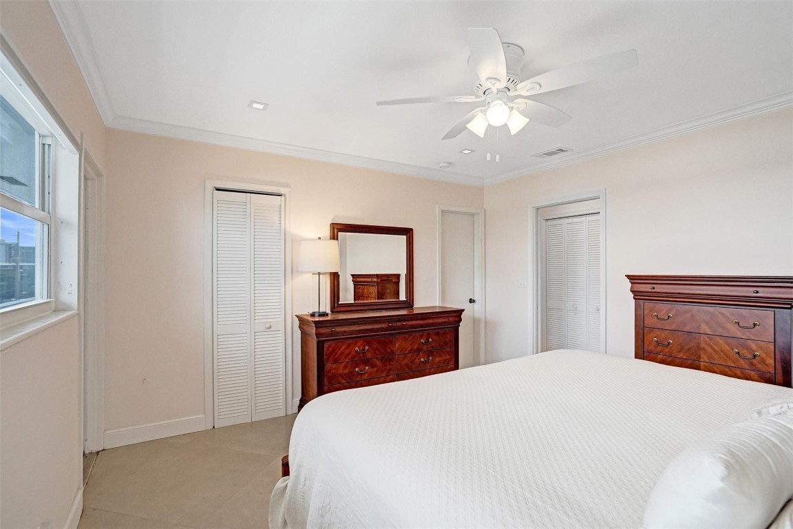 1001 N Riverside Drive 304