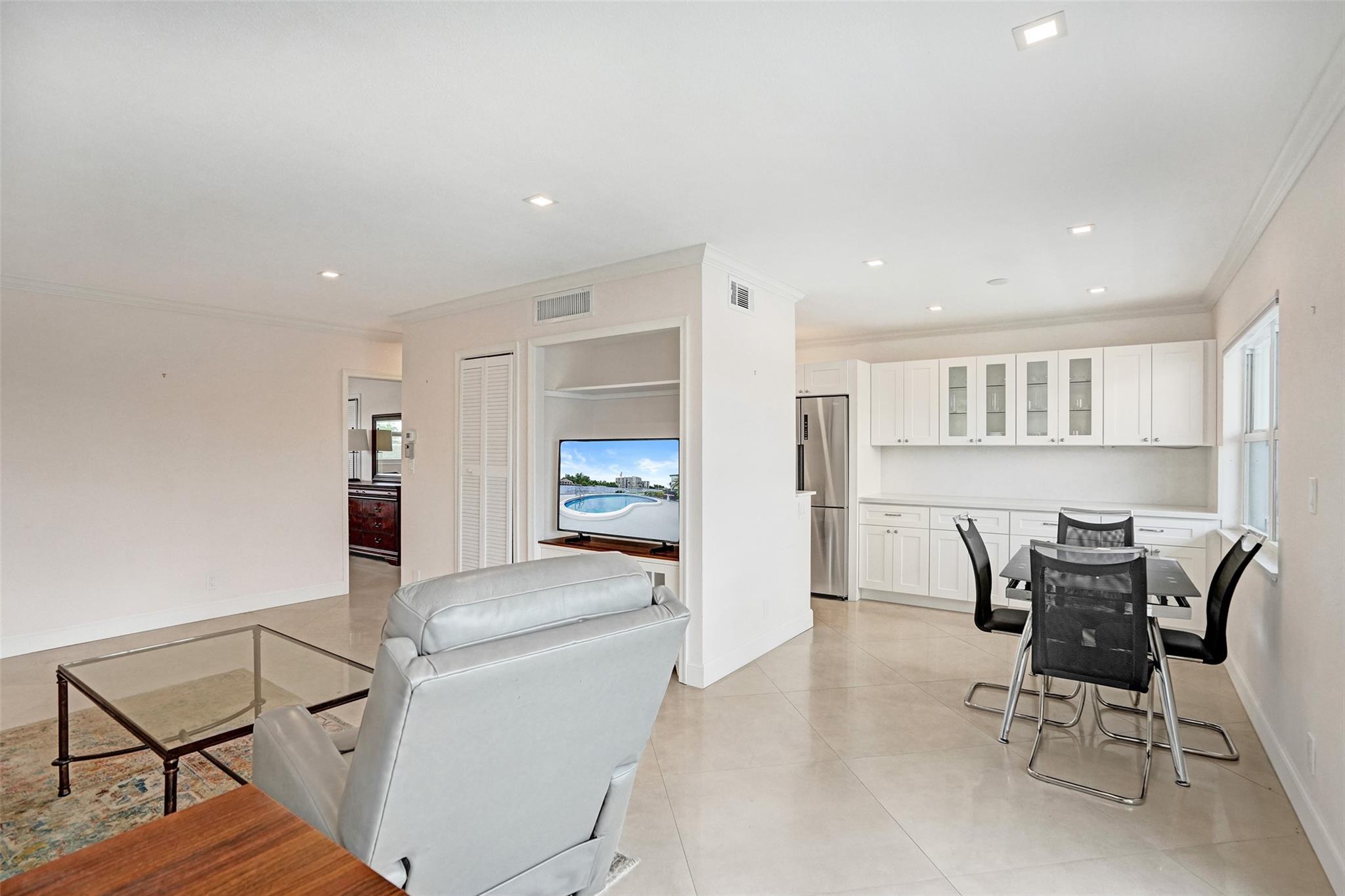 FAIRBANKS COURT - Residential