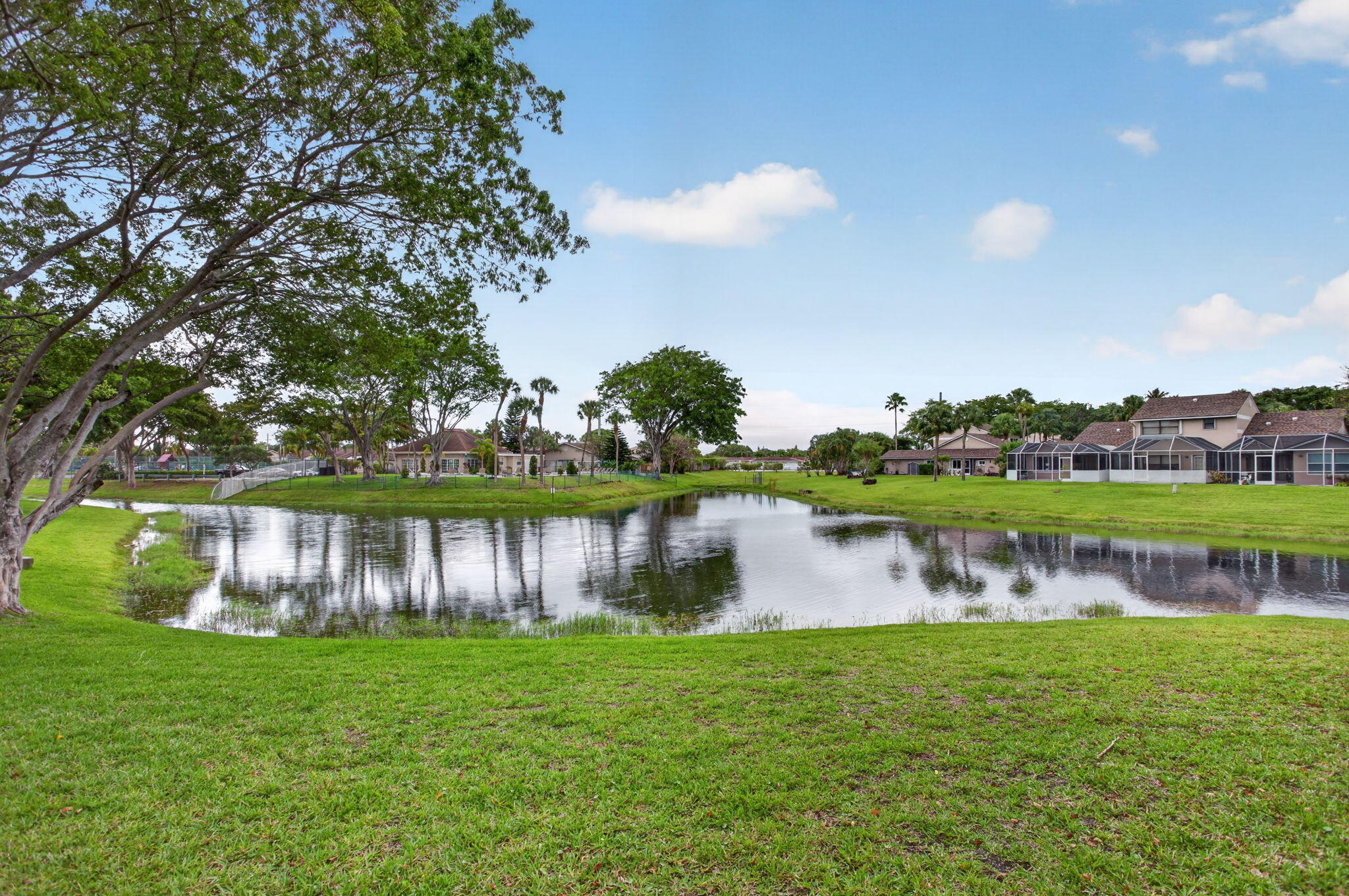 THE LAKES - Residential